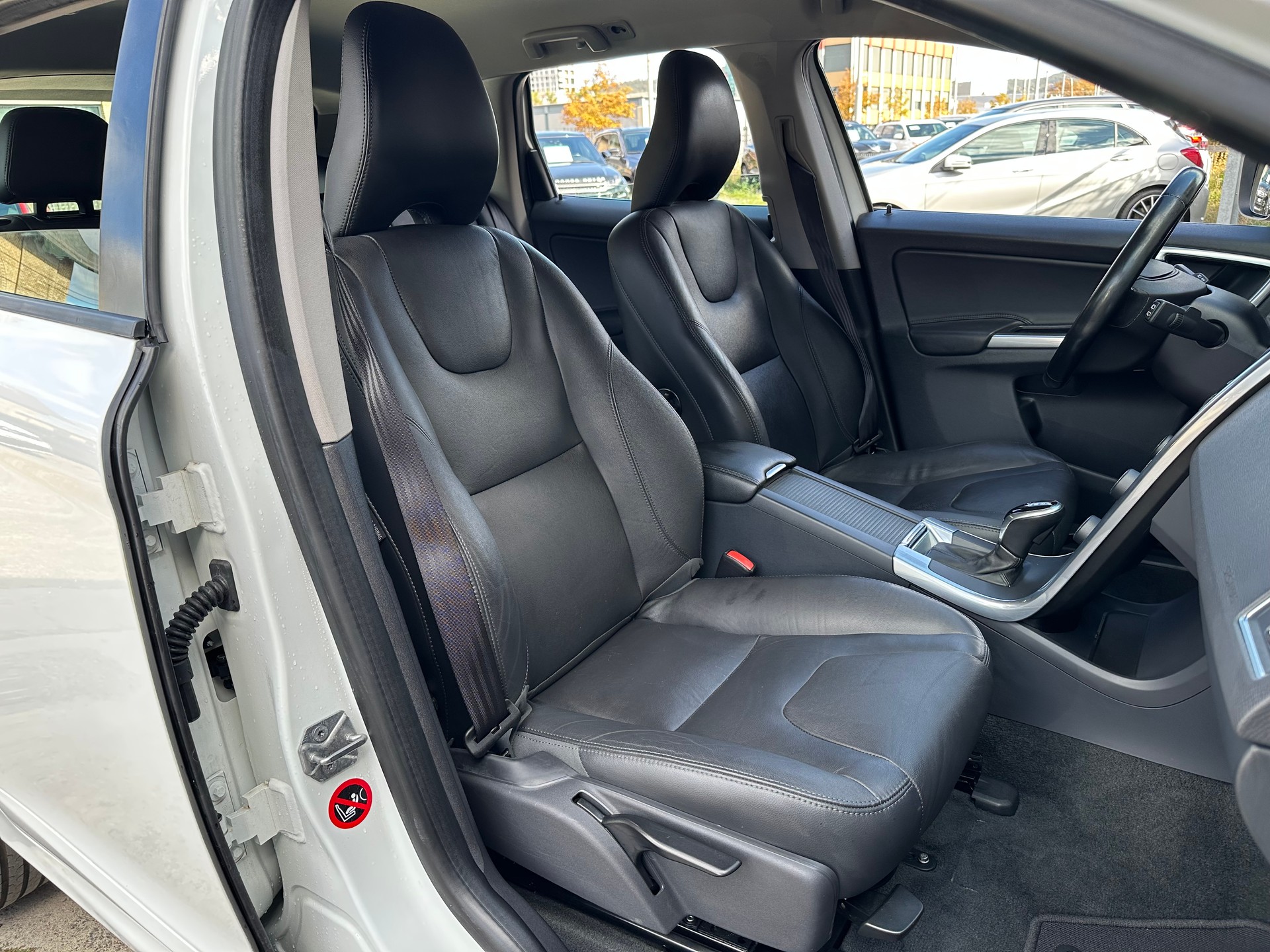 VOLVO XC60 D4 AWD Kinetic Geartronic-image-13