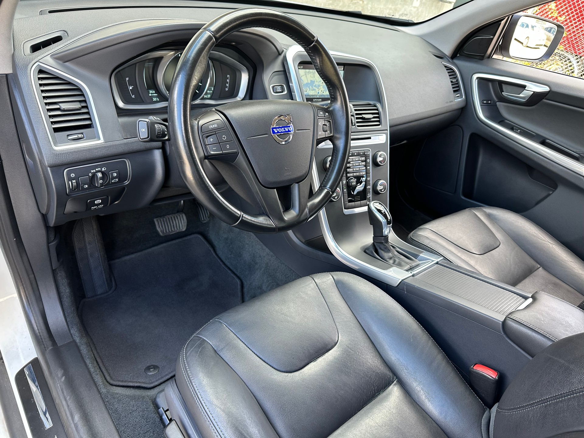 VOLVO XC60 D4 AWD Kinetic Geartronic-image-9