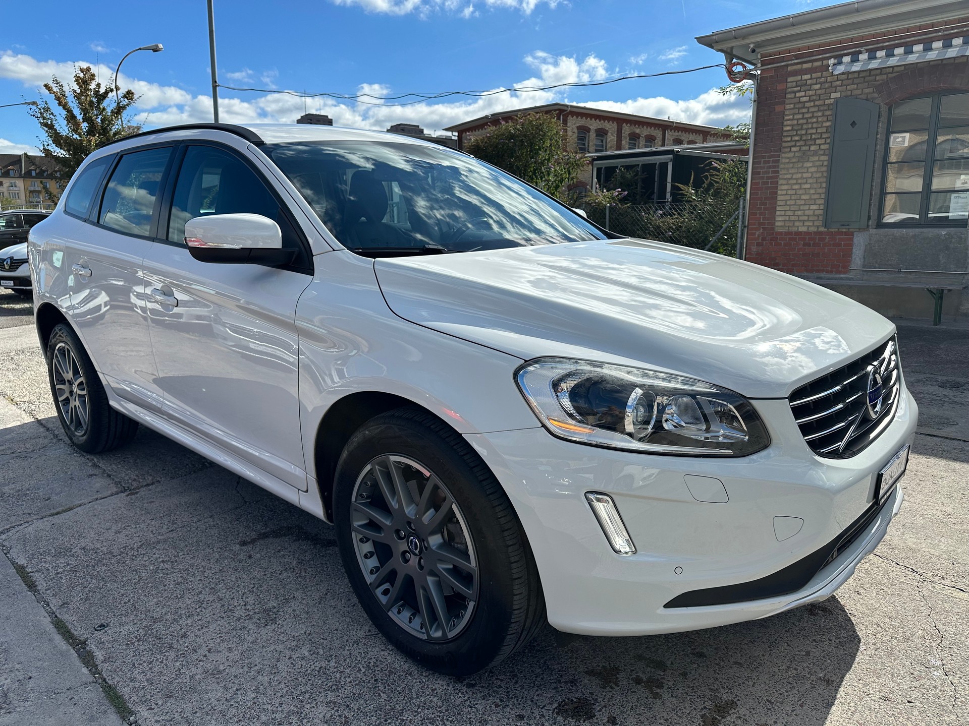 VOLVO XC60 D4 AWD Kinetic Geartronic-showroom-element-2