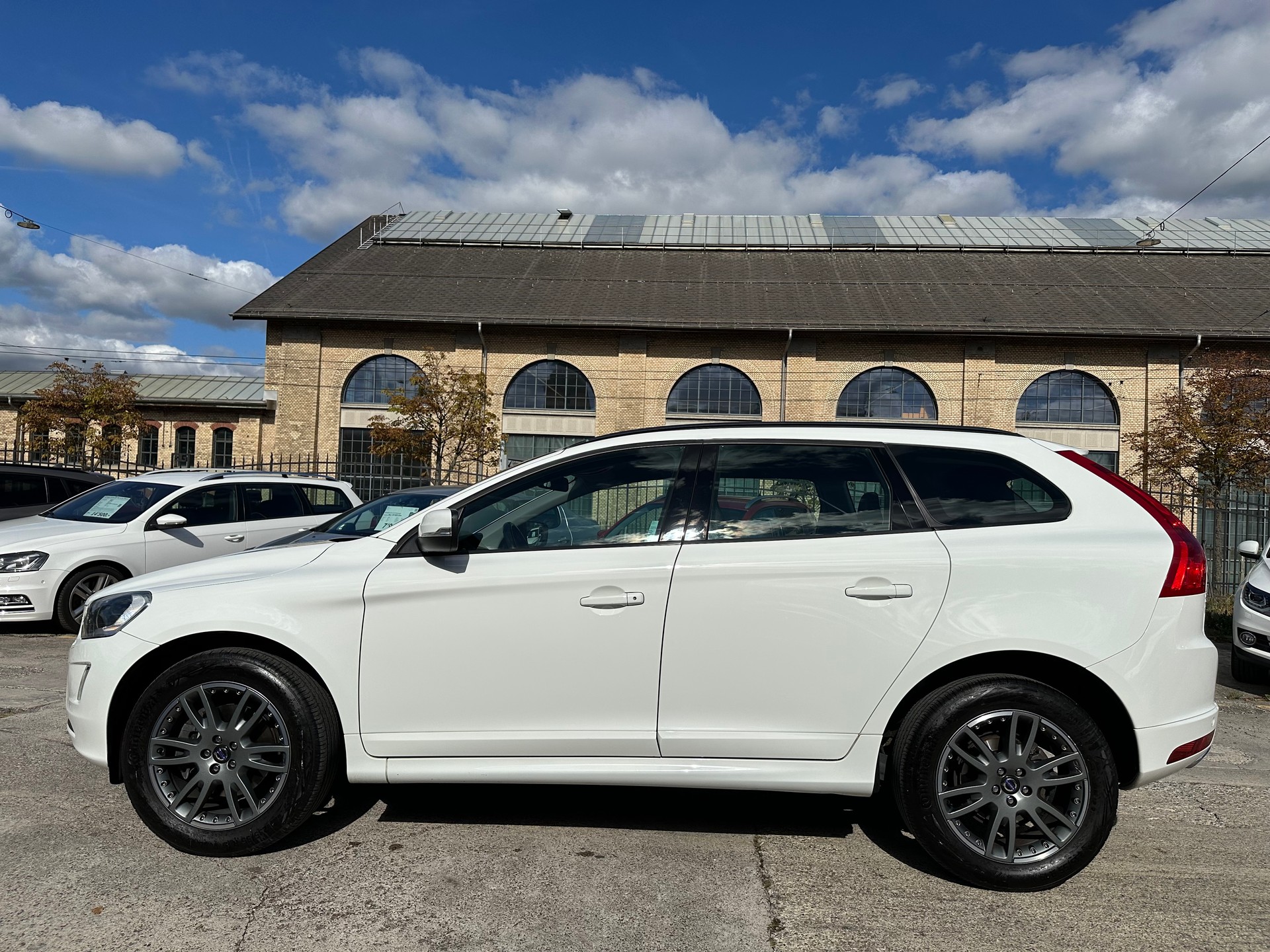 VOLVO XC60 D4 AWD Kinetic Geartronic-showroom-element-3