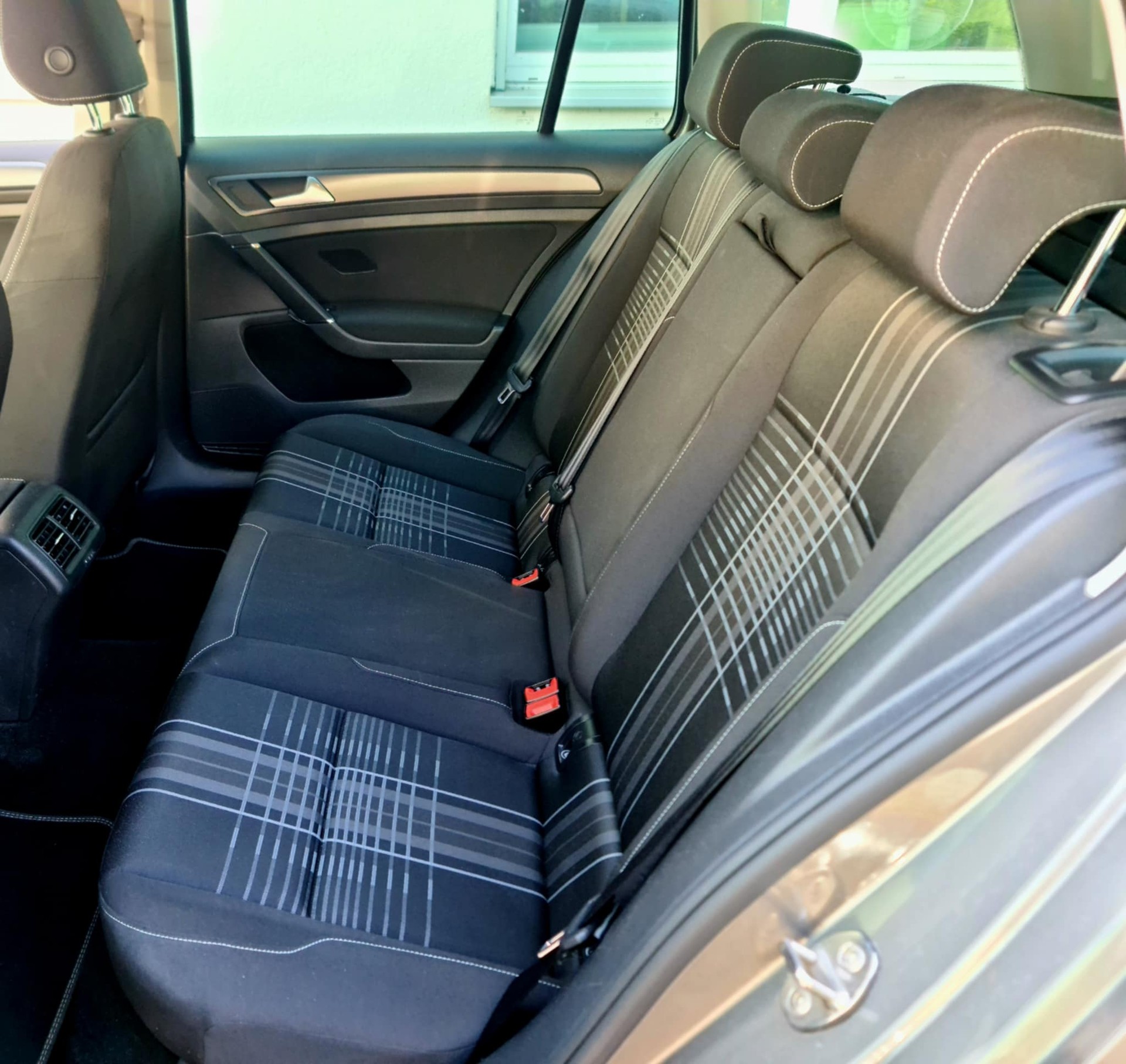 VW Golf Variant 1.6 TDI Lounge-image-22