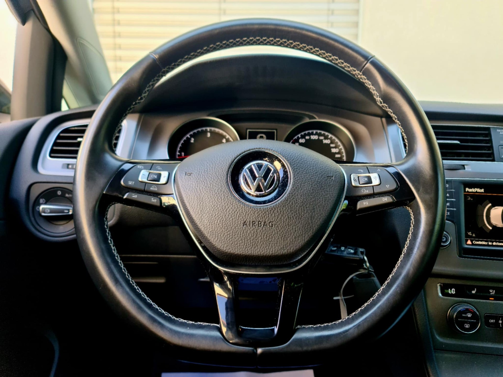 VW Golf Variant 1.6 TDI Lounge-image-16