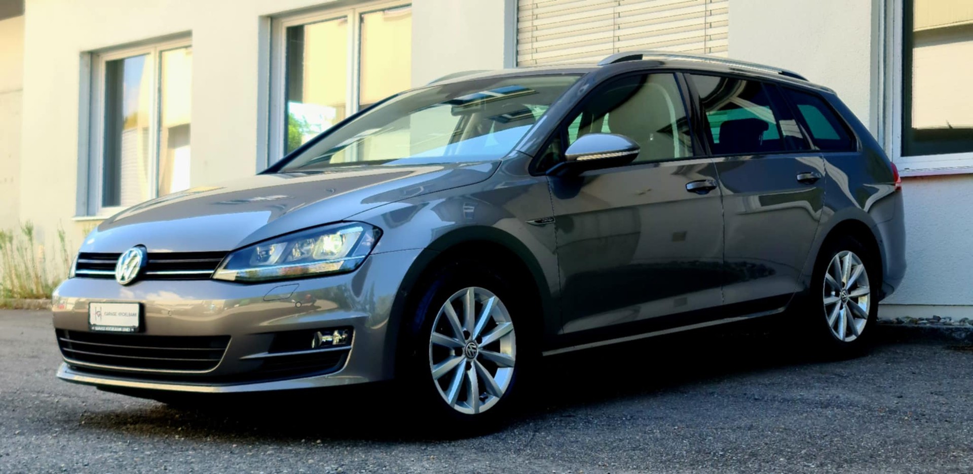 VW Golf Variant 1.6 TDI Lounge-image-5