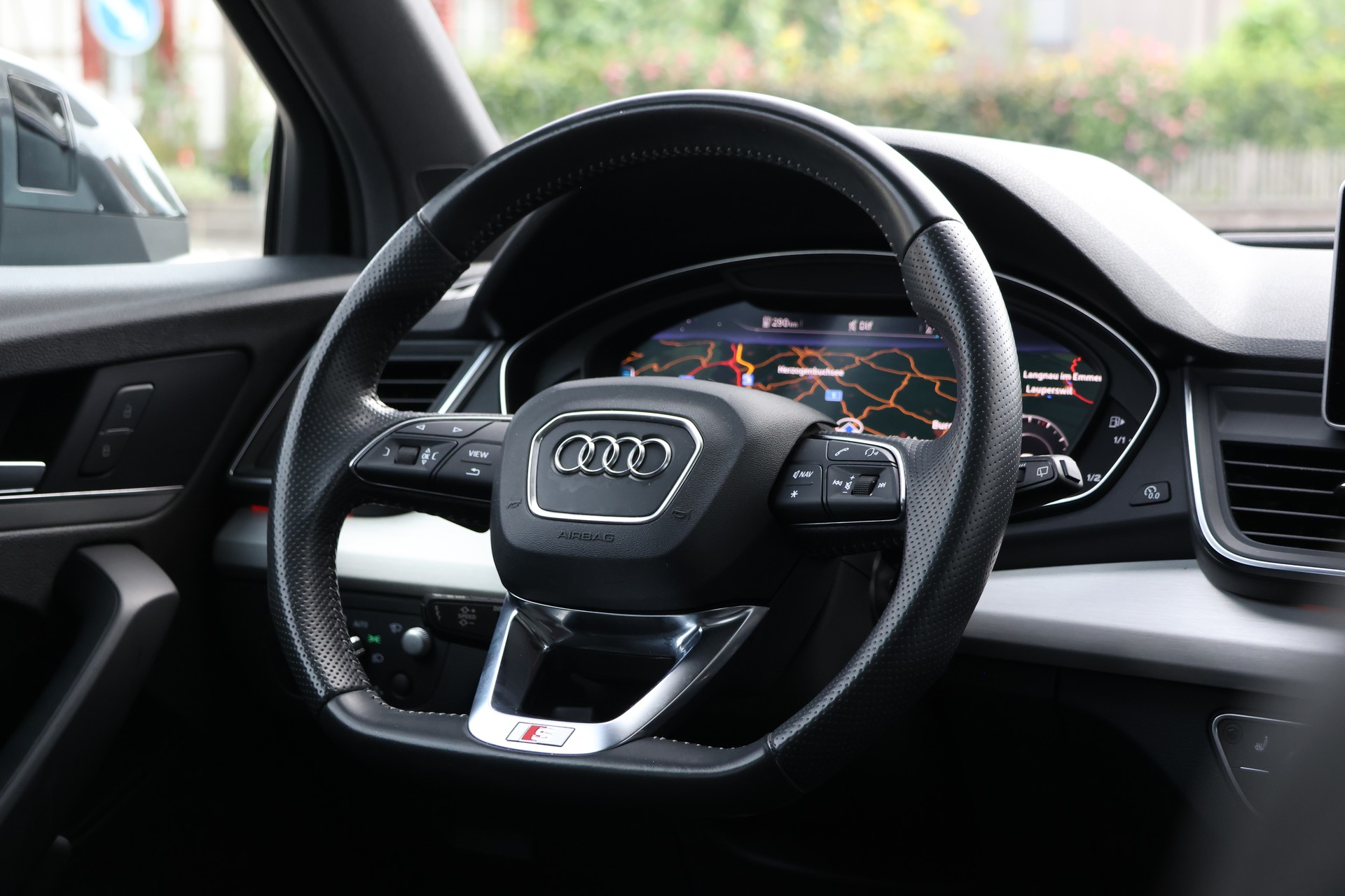 AUDI Q5 40 TDI sport quattro S-tronic (CH) S-Line-image-15