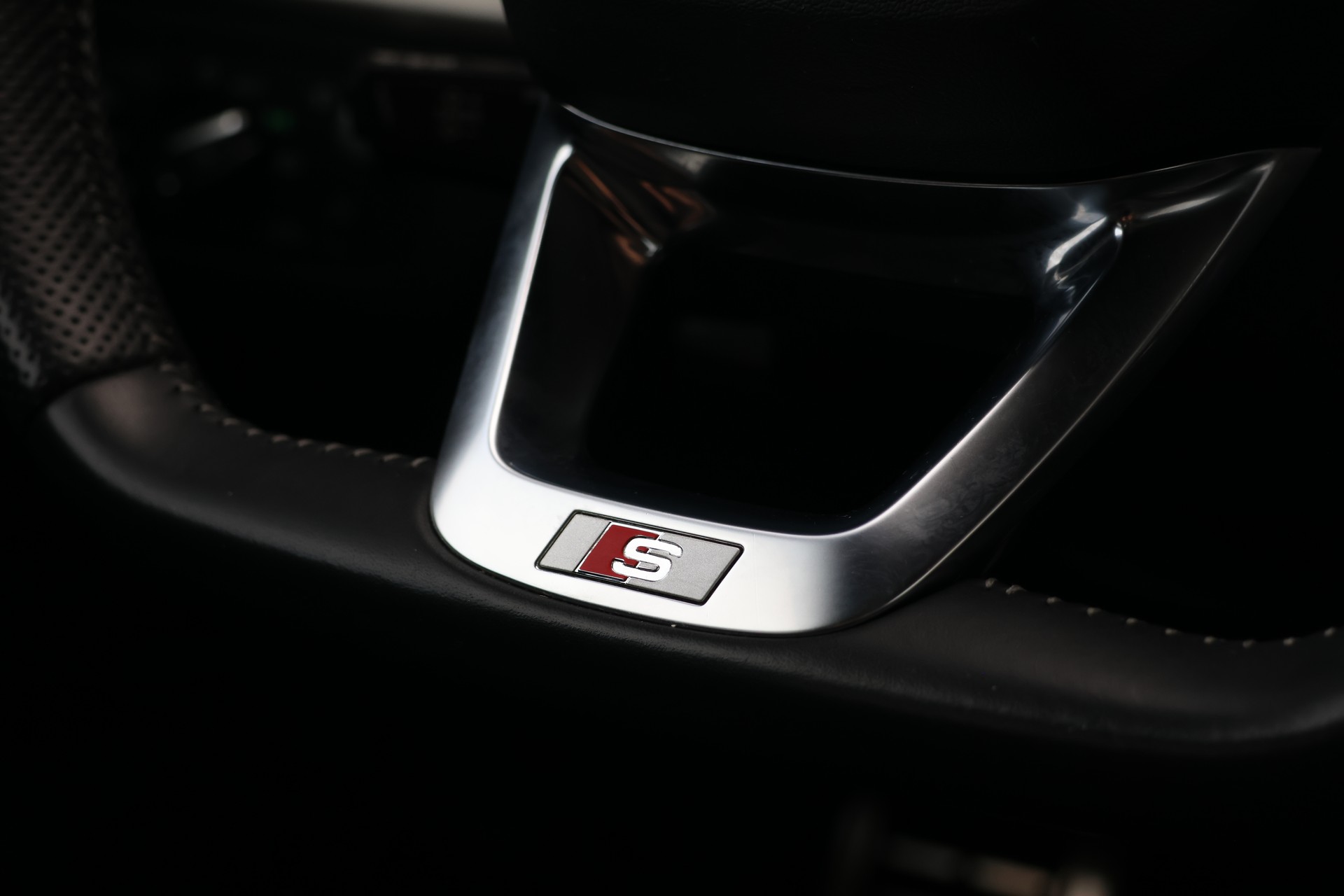 AUDI Q5 40 TDI sport quattro S-tronic (CH) S-Line-image-17