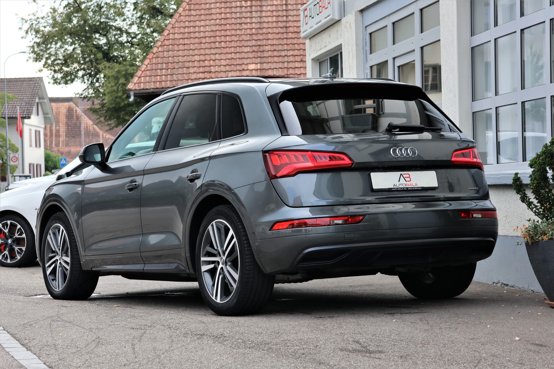 AUDI Q5 40 TDI sport quattro S-tronic (CH) S-Line-image-2