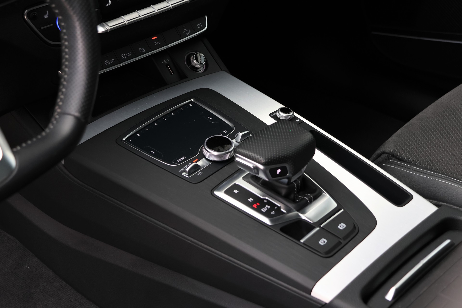 AUDI Q5 40 TDI sport quattro S-tronic (CH) S-Line-image-11