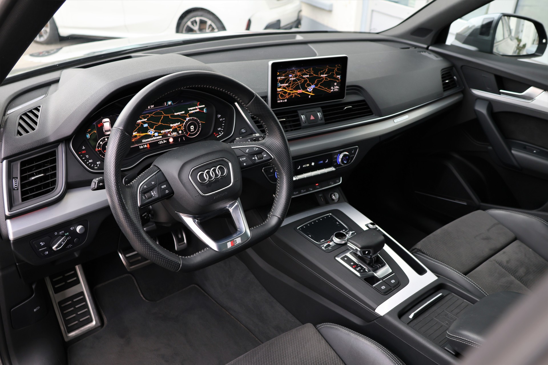 AUDI Q5 40 TDI sport quattro S-tronic (CH) S-Line-image-10