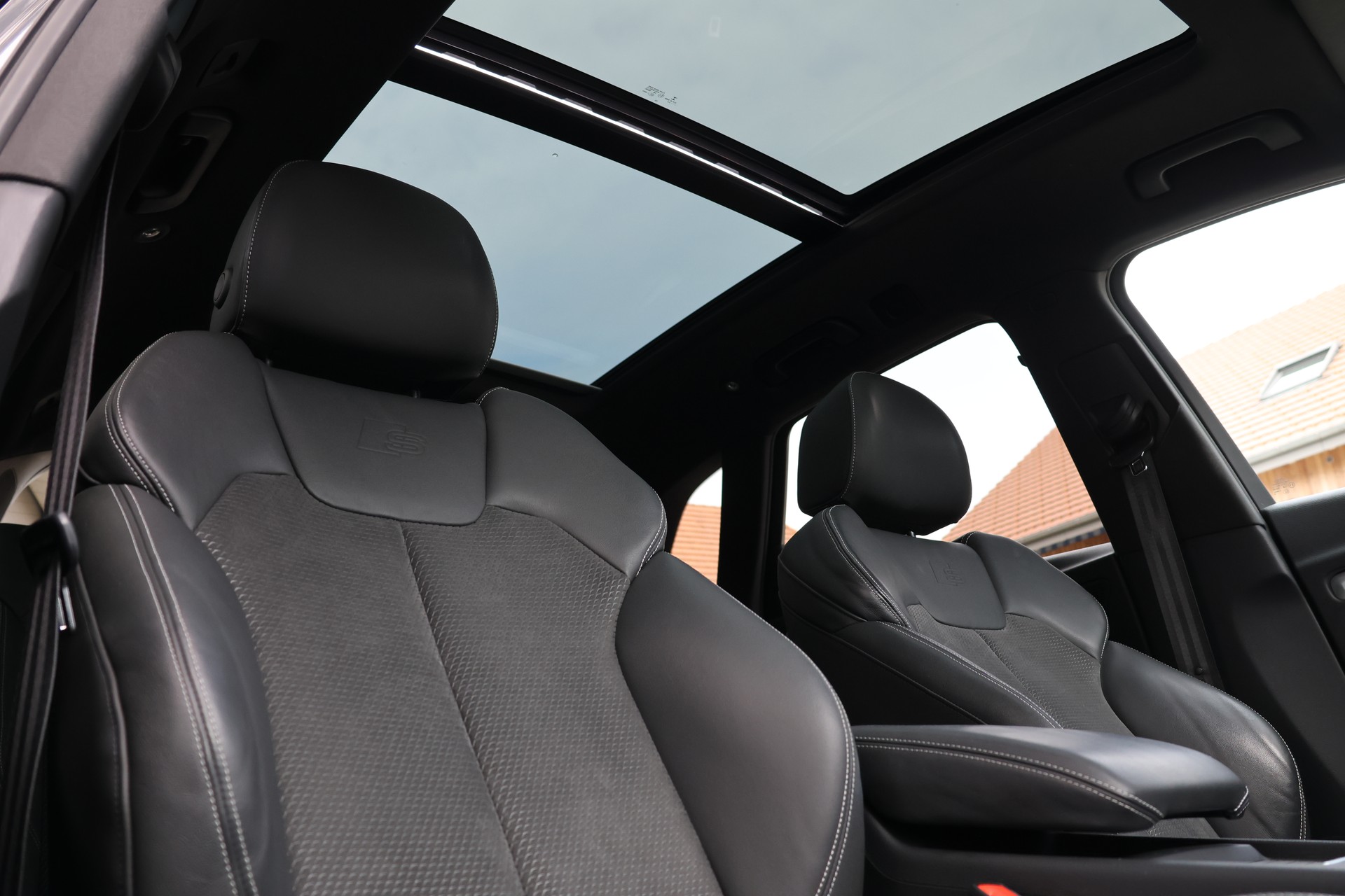 AUDI Q5 40 TDI sport quattro S-tronic (CH) S-Line-image-22