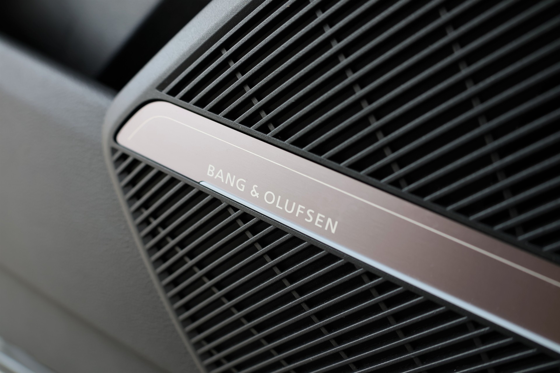 AUDI Q5 40 TDI sport quattro S-tronic (CH) S-Line-image-12