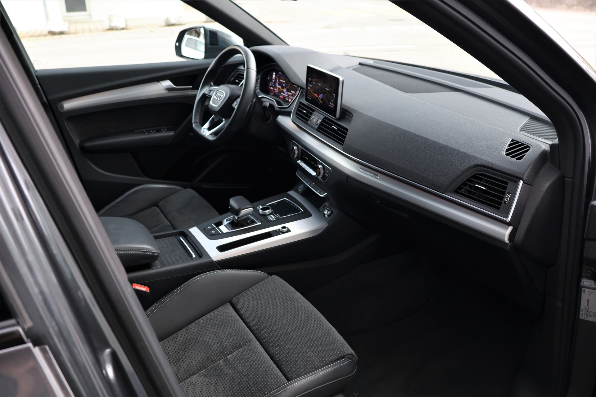 AUDI Q5 40 TDI sport quattro S-tronic (CH) S-Line-image-19