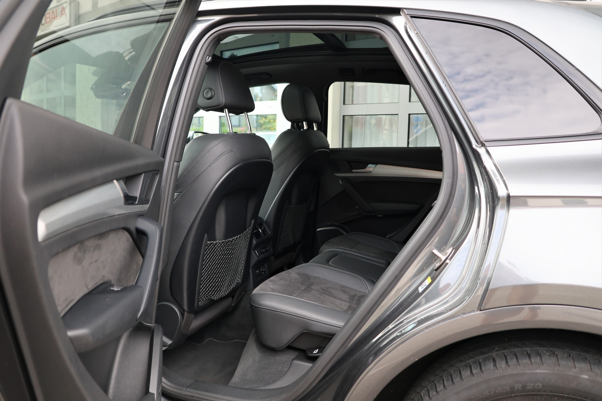 AUDI Q5 40 TDI sport quattro S-tronic (CH) S-Line-image-13