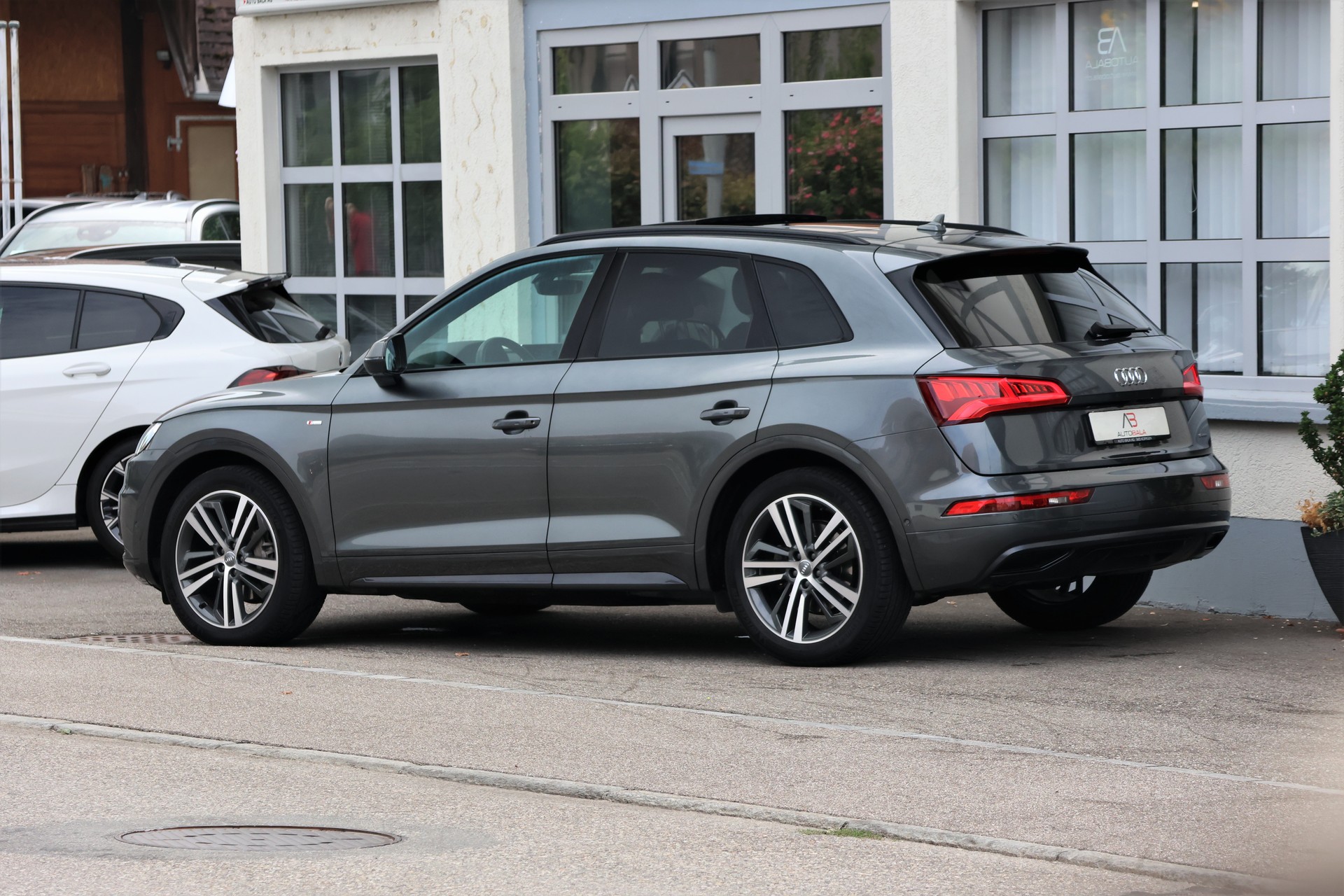 AUDI Q5 40 TDI sport quattro S-tronic (CH) S-Line-image-4