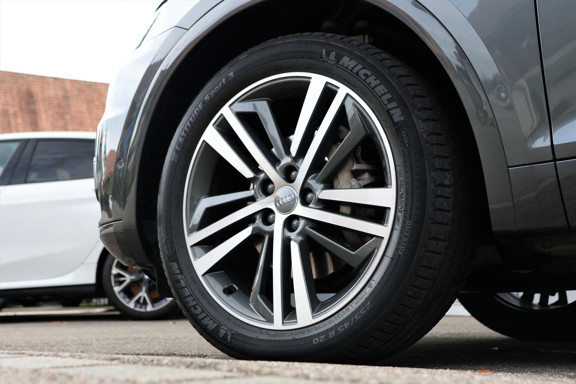 AUDI Q5 40 TDI sport quattro S-tronic (CH) S-Line-image-7