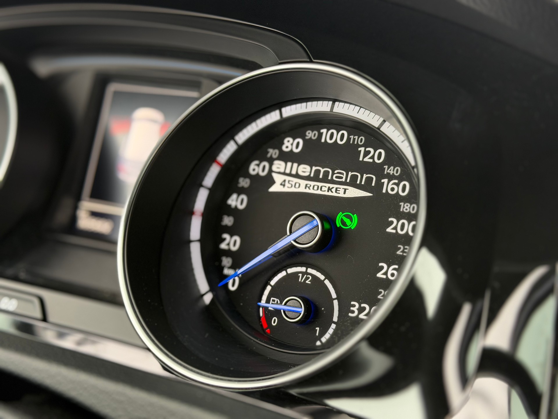VW Golf 2.0 TSI R 4Motion DSG-image-14