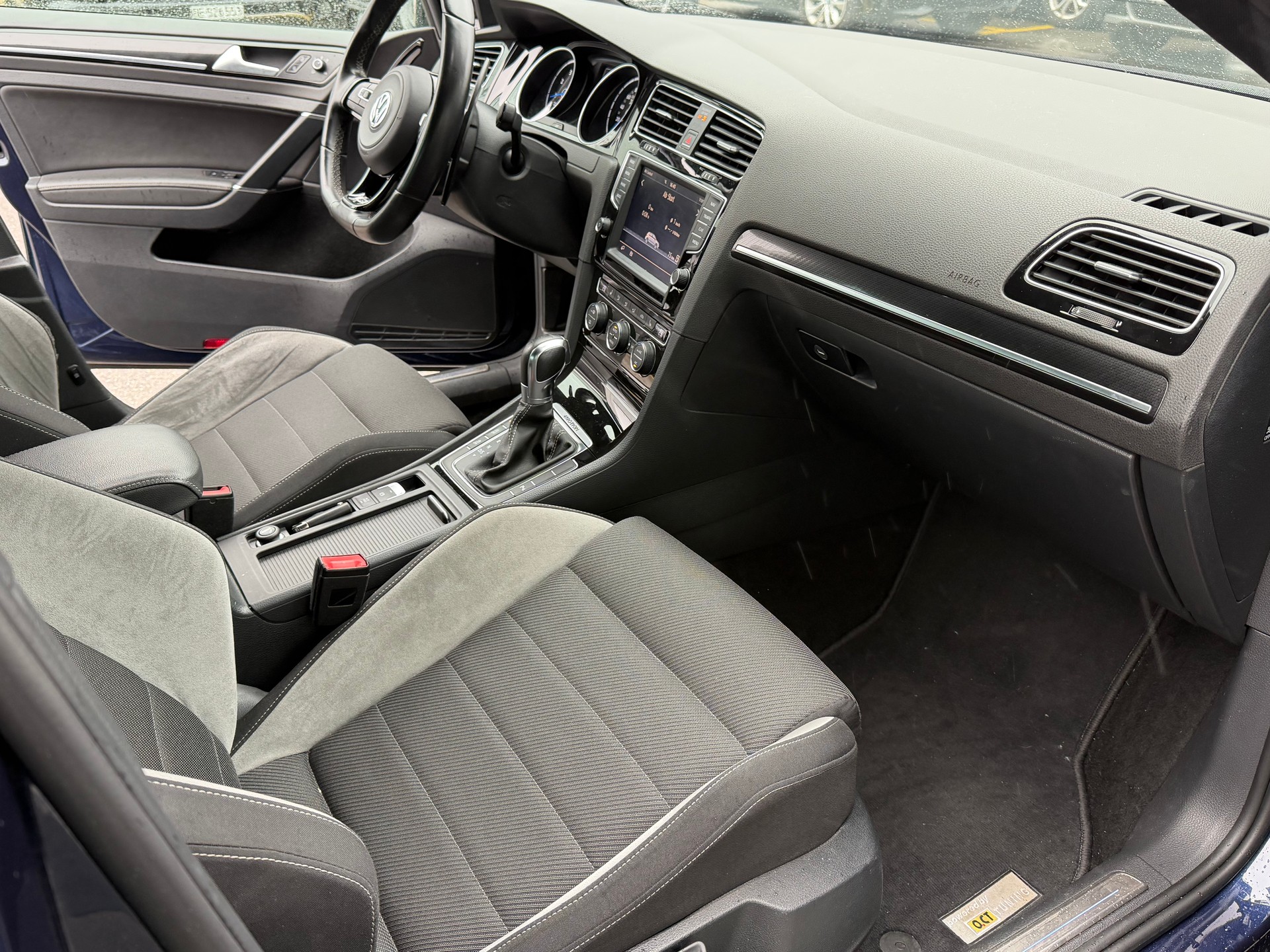 VW Golf 2.0 TSI R 4Motion DSG-image-11