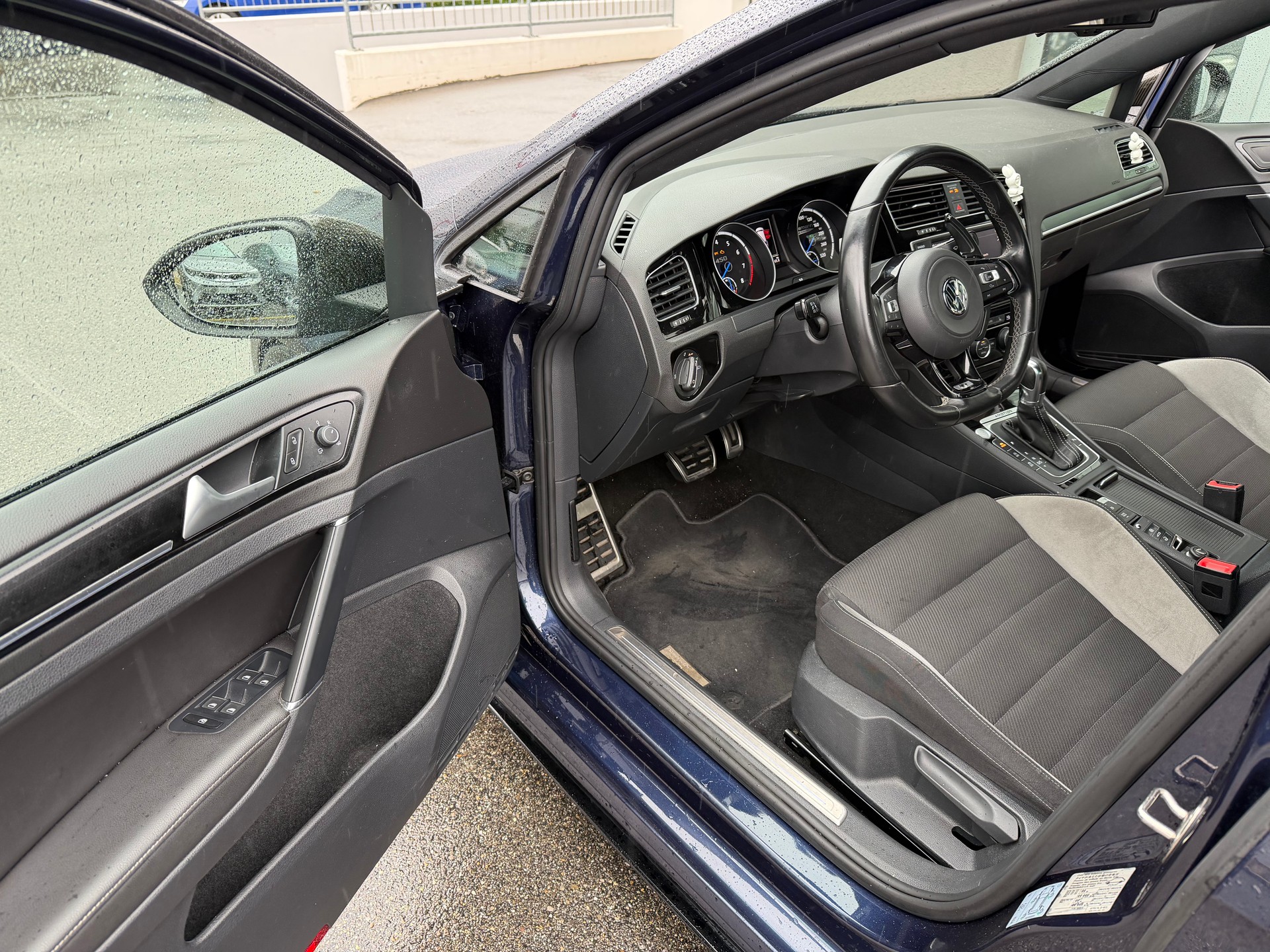 VW Golf 2.0 TSI R 4Motion DSG-image-7