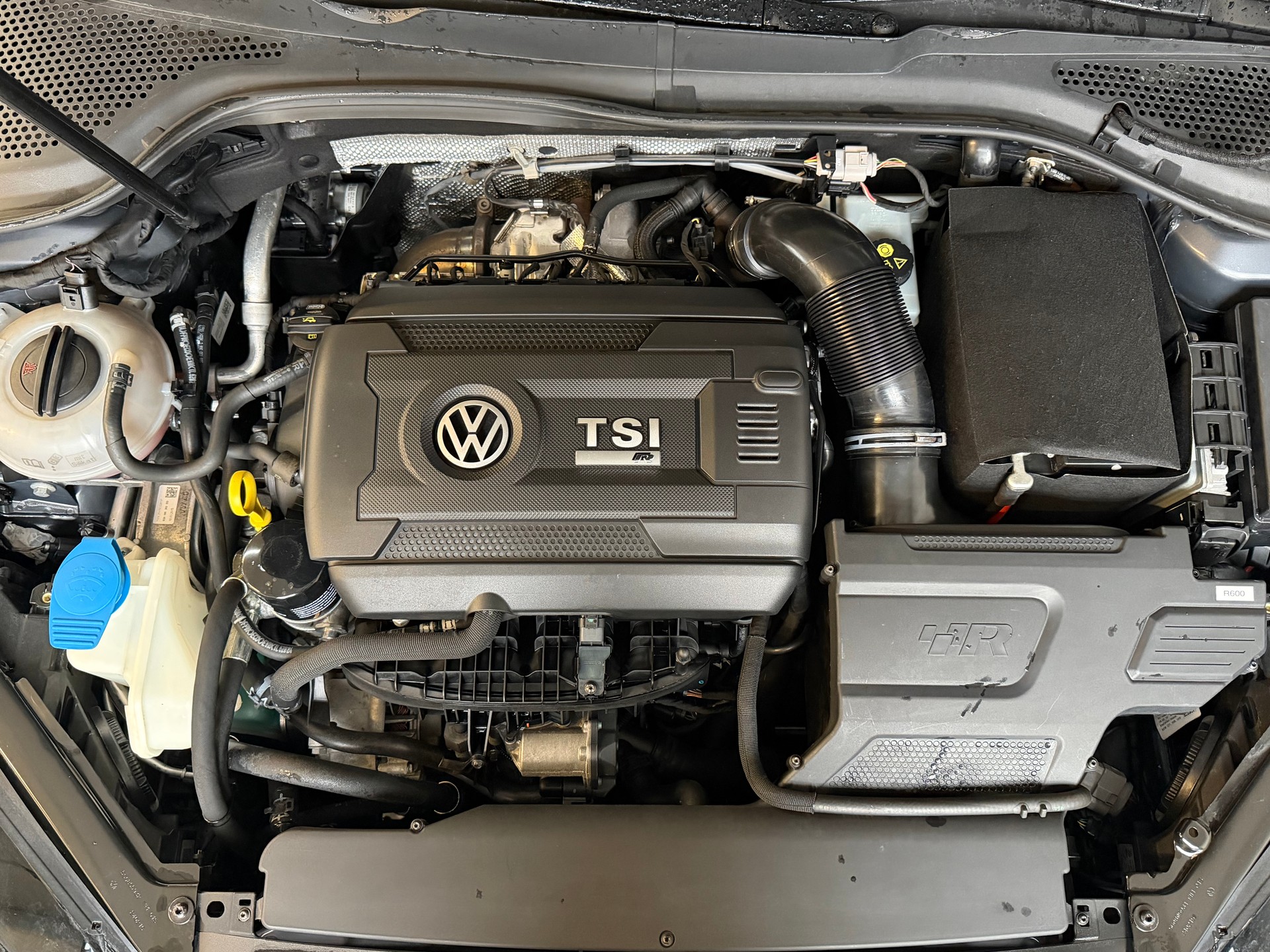 VW Golf 2.0 TSI R 4Motion DSG-image-16