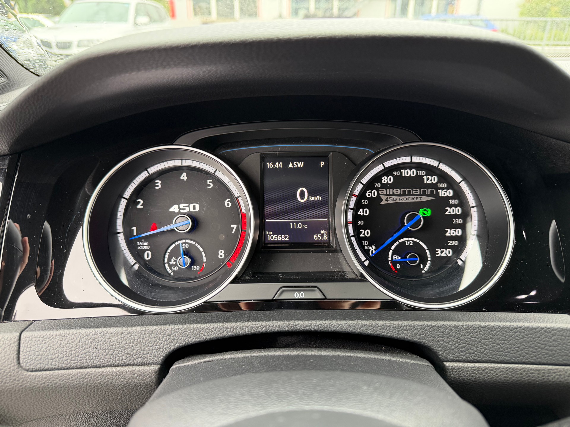 VW Golf 2.0 TSI R 4Motion DSG-image-13