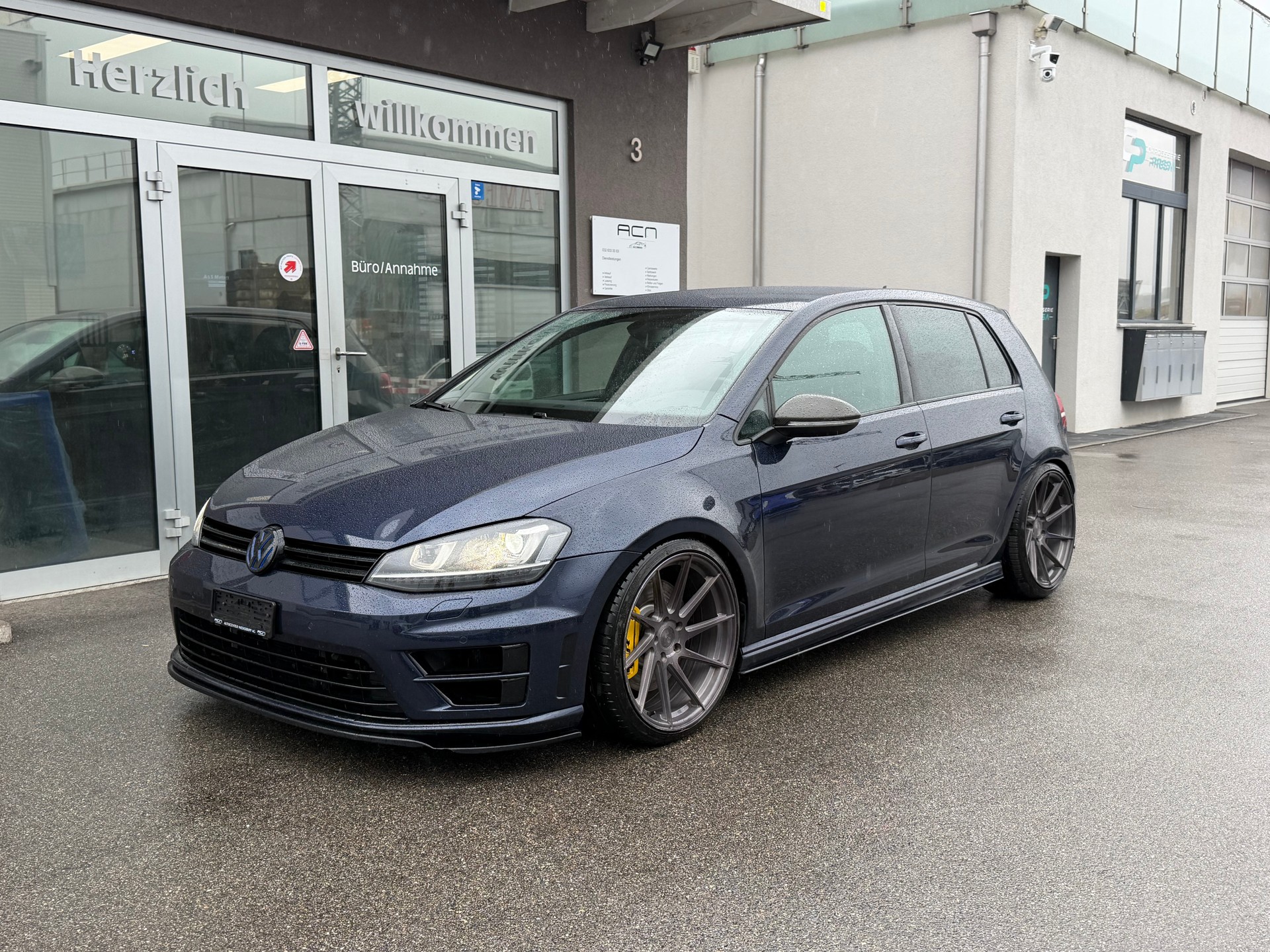 VW Golf 2.0 TSI R 4Motion DSG-image-2