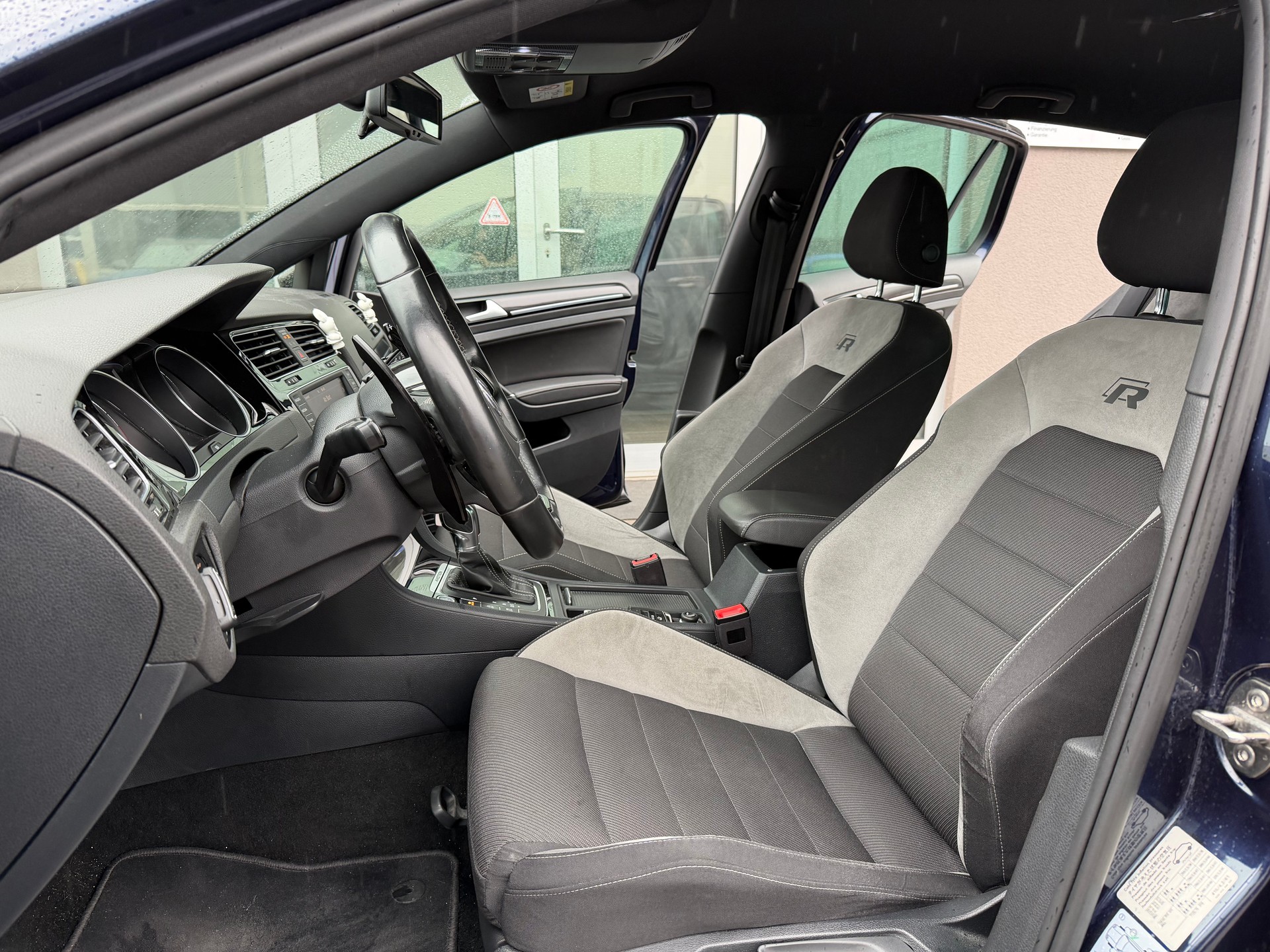 VW Golf 2.0 TSI R 4Motion DSG-image-8