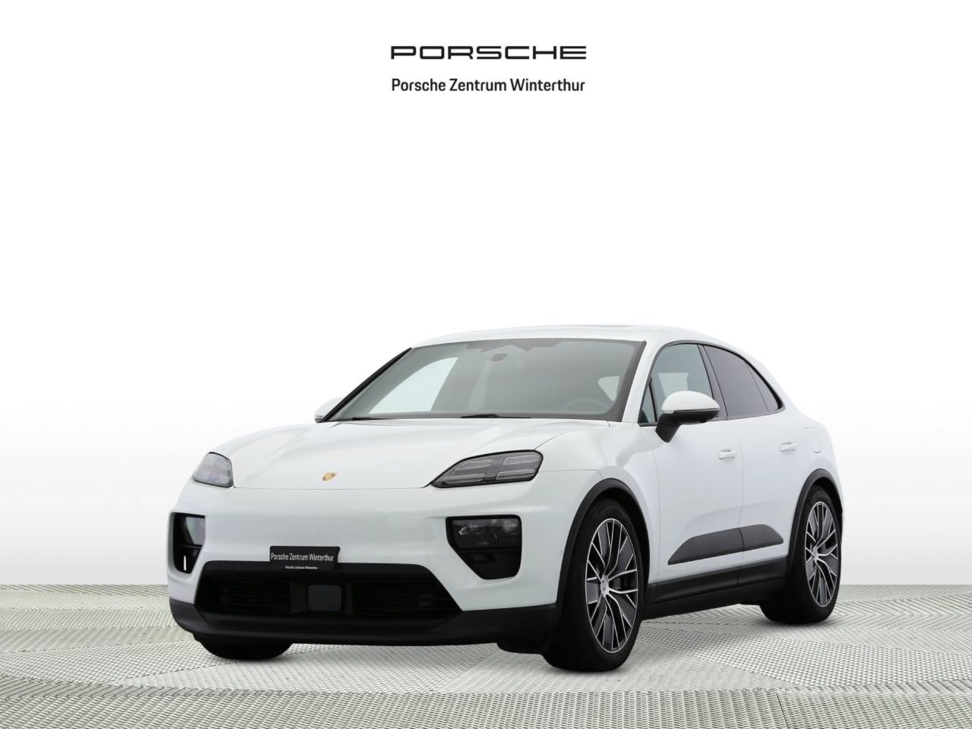 PORSCHE Macan-image-0