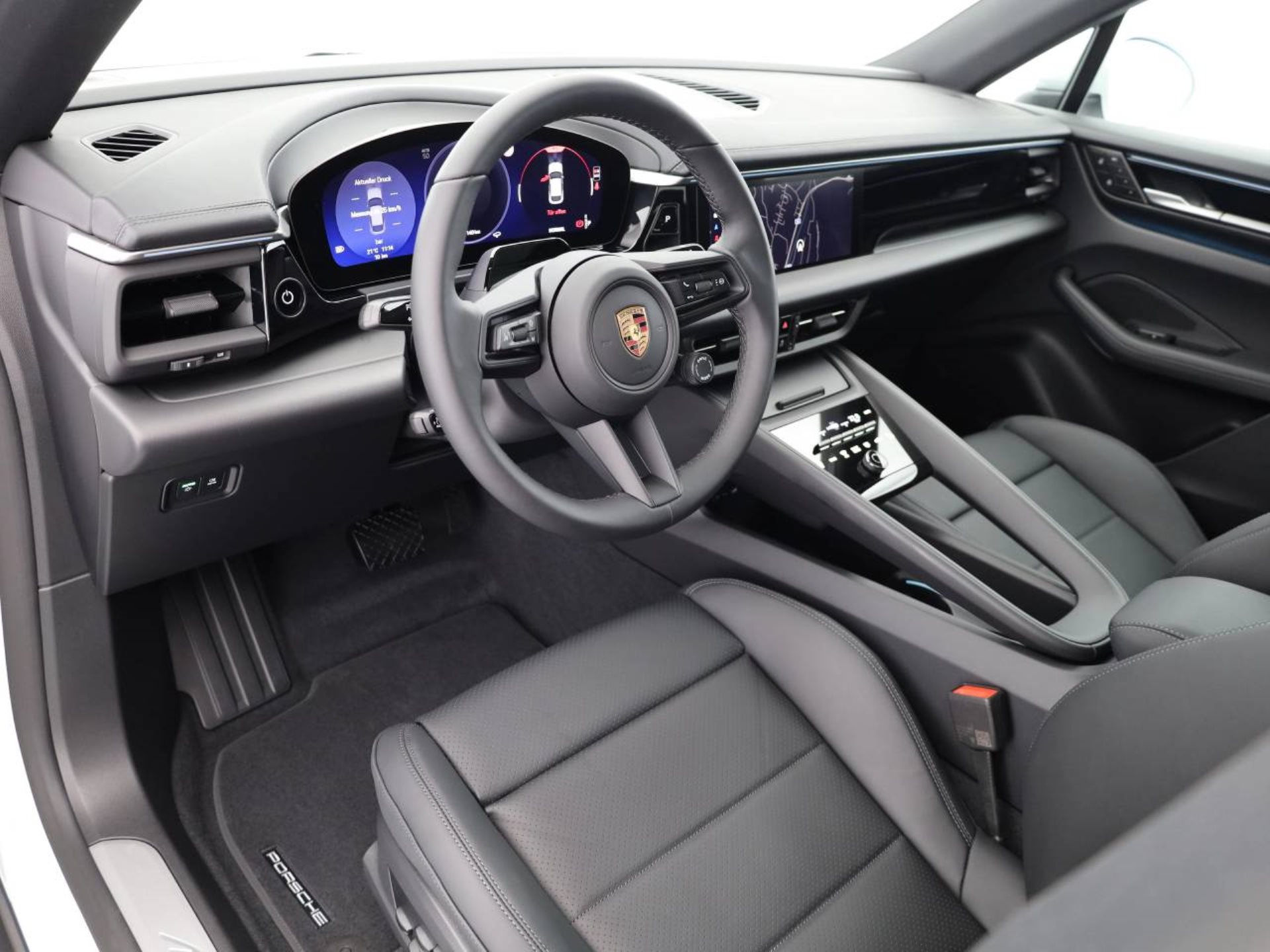 PORSCHE Macan-image-3