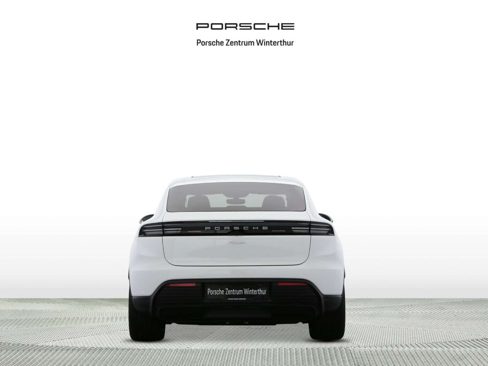 PORSCHE Macan-image-6