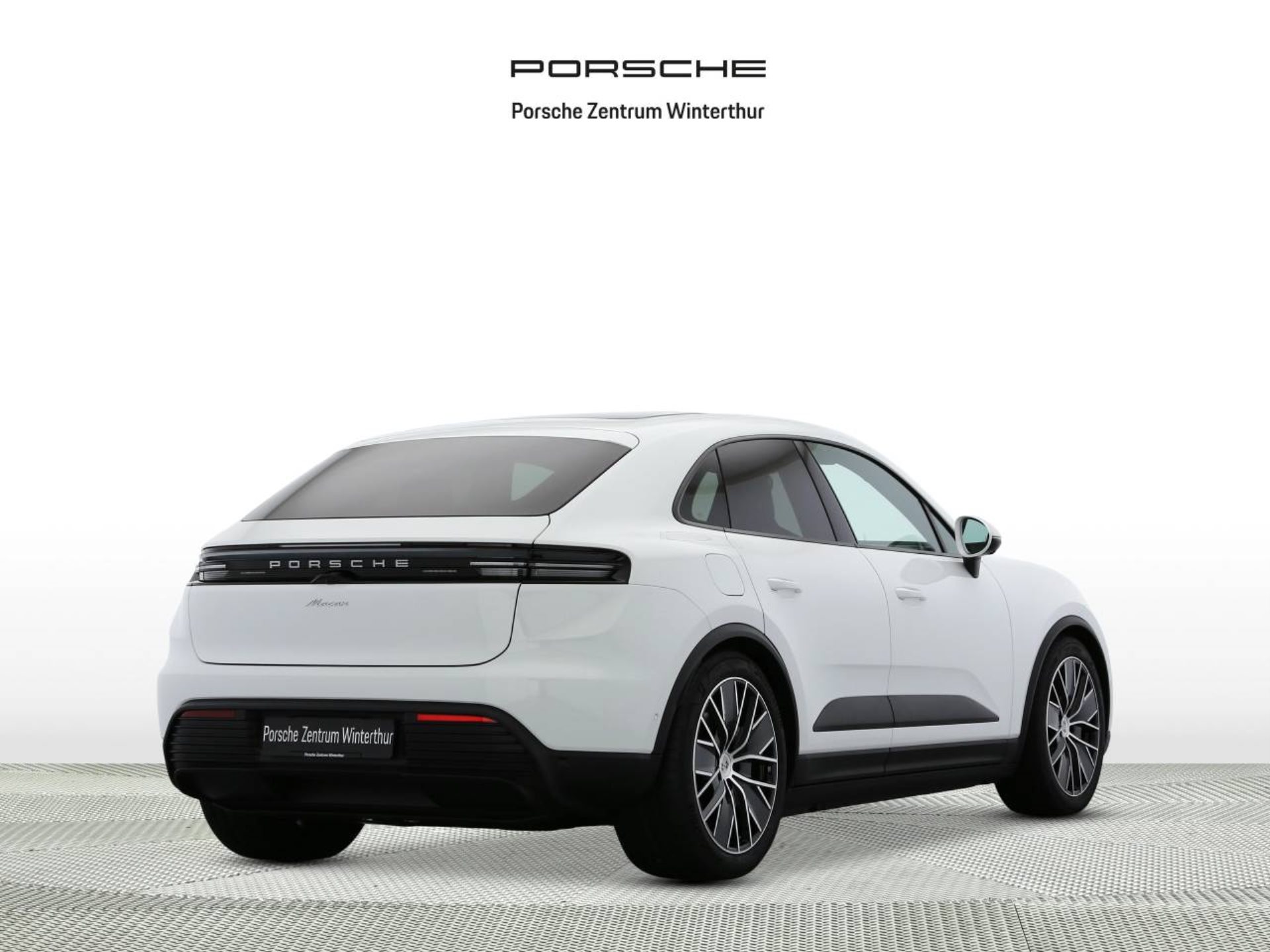 PORSCHE Macan-image-2