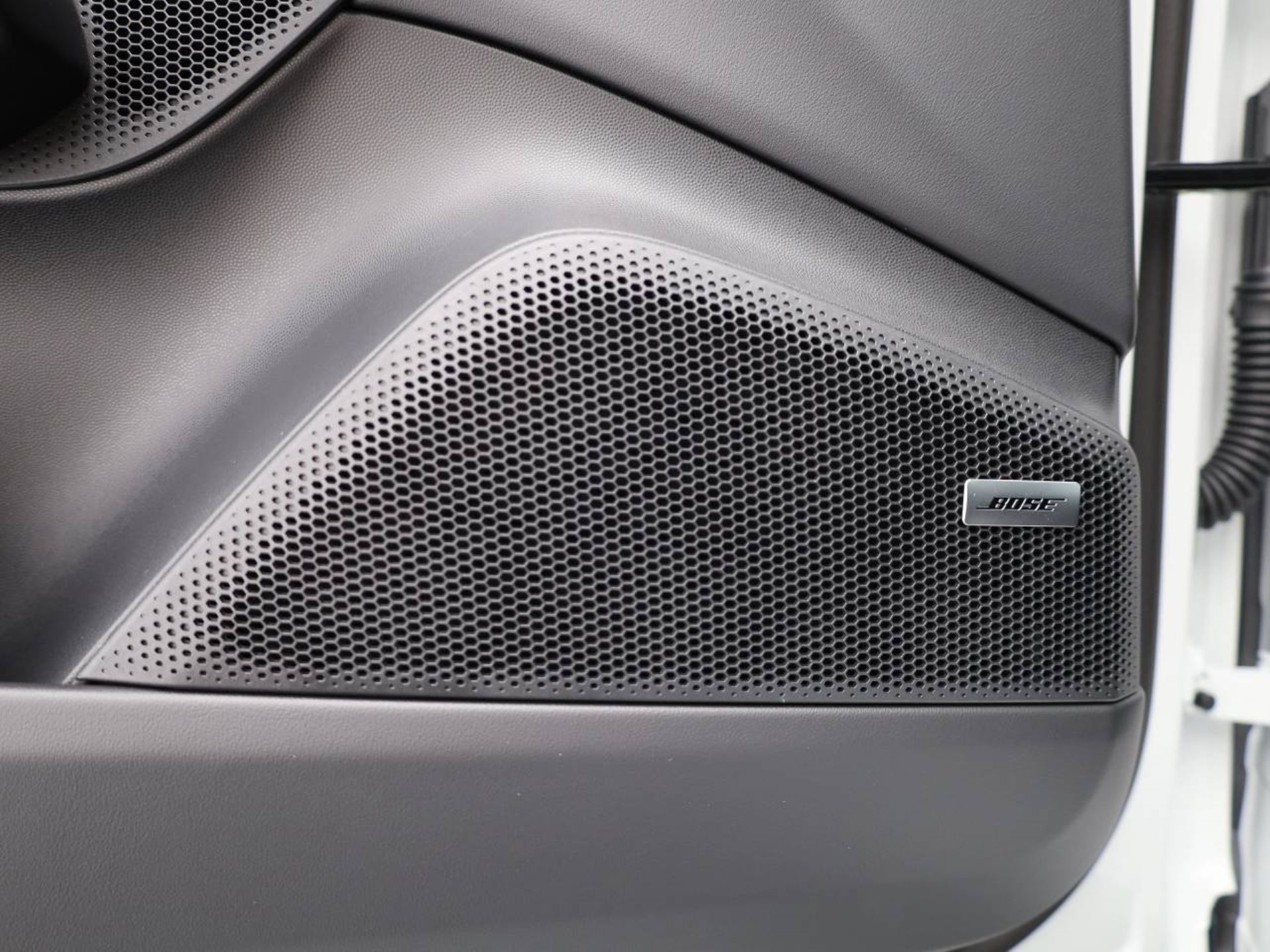 PORSCHE Macan-image-17