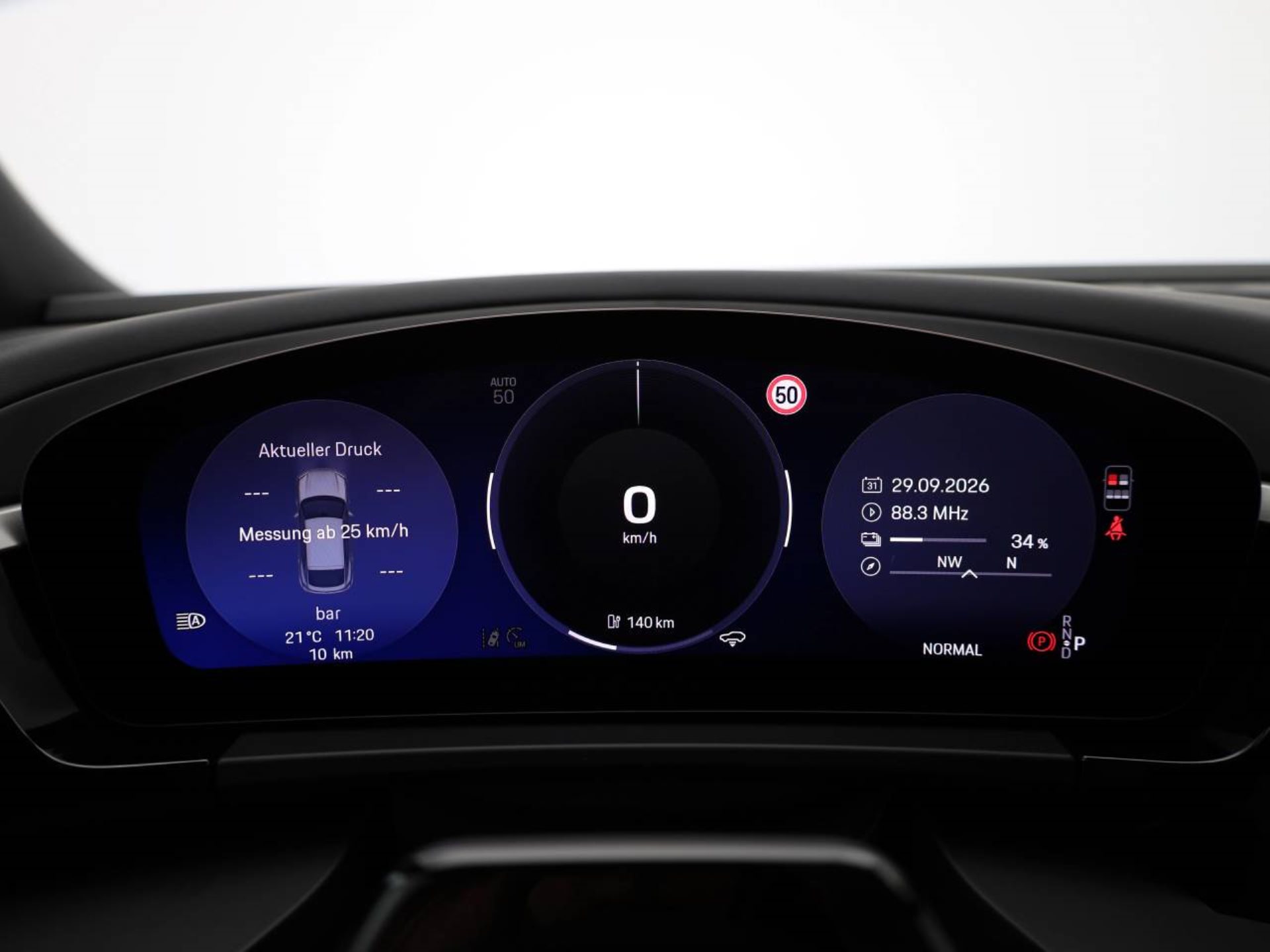 PORSCHE Macan-image-9