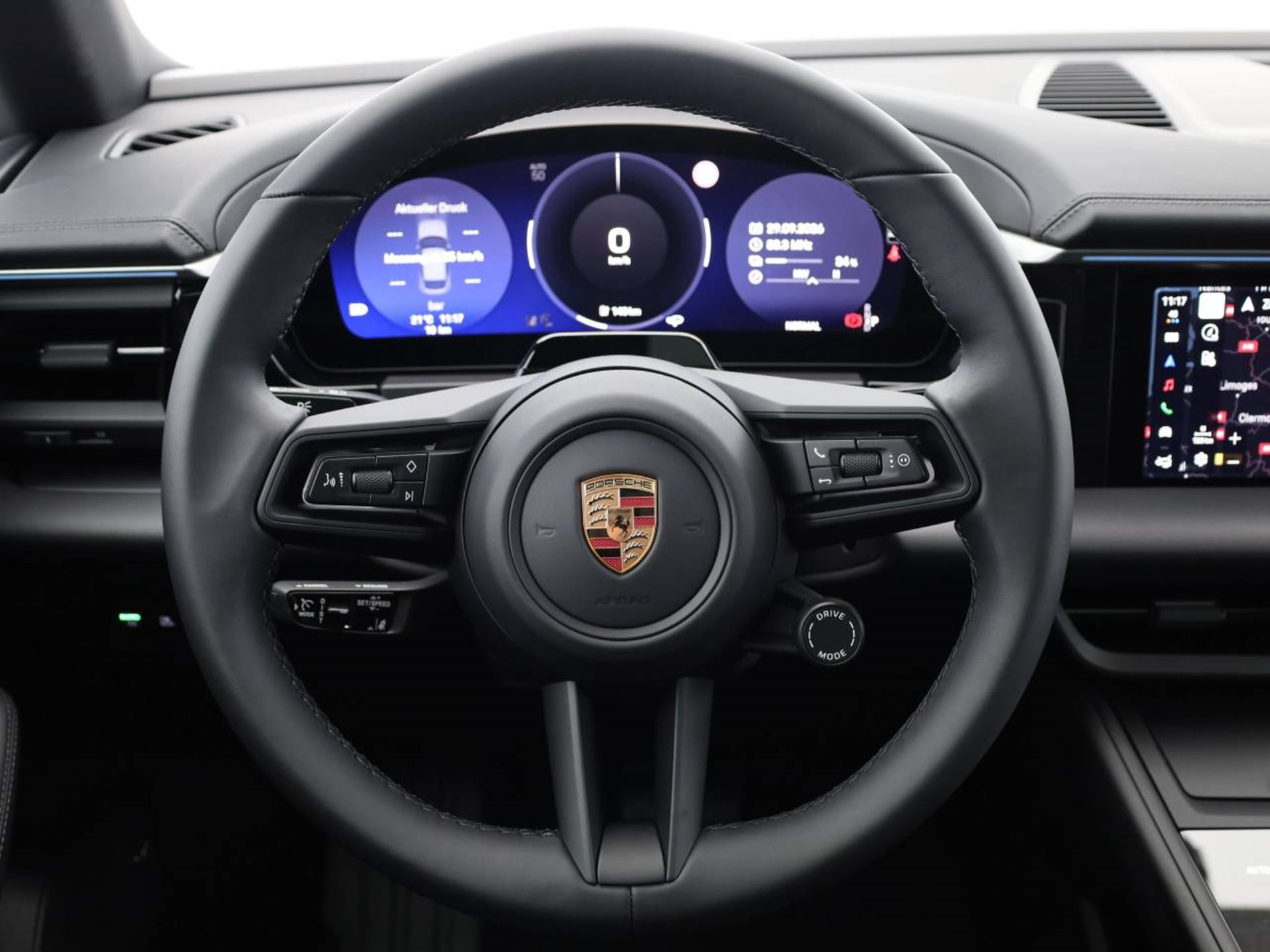 PORSCHE Macan-image-4