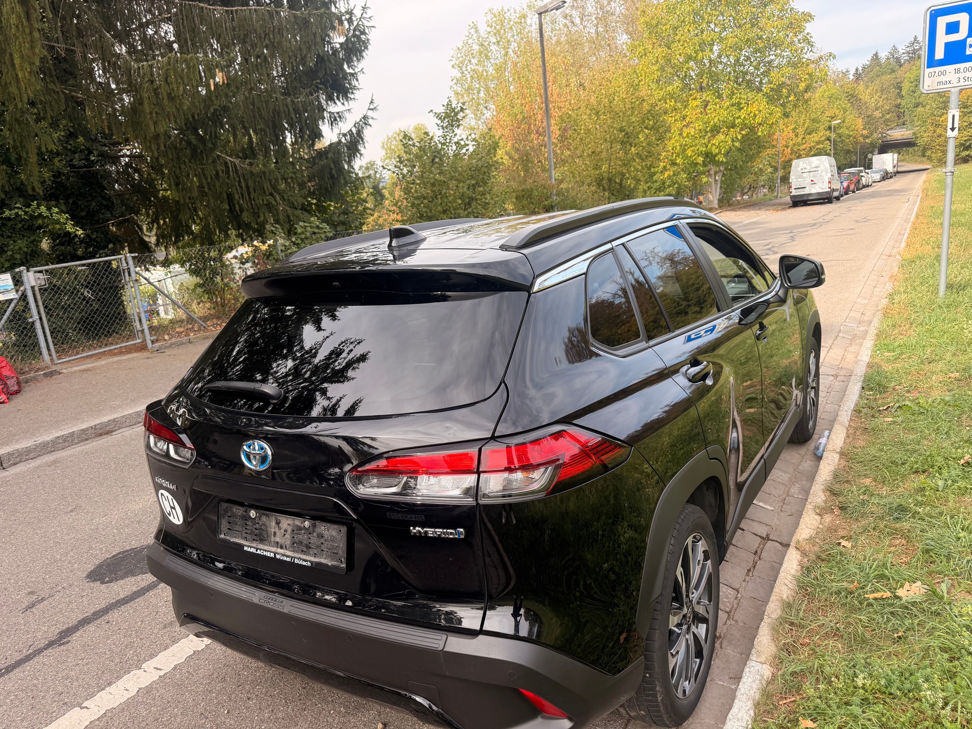 TOYOTA 2.0 HSD Trend AWD-i-image-1