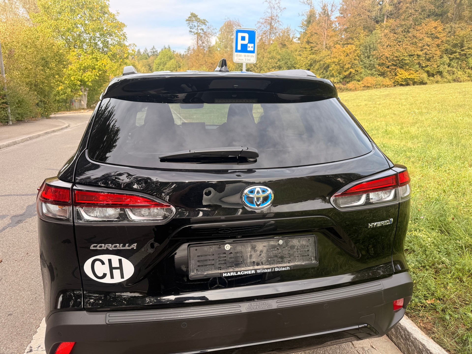 TOYOTA 2.0 HSD Trend AWD-i-image-4