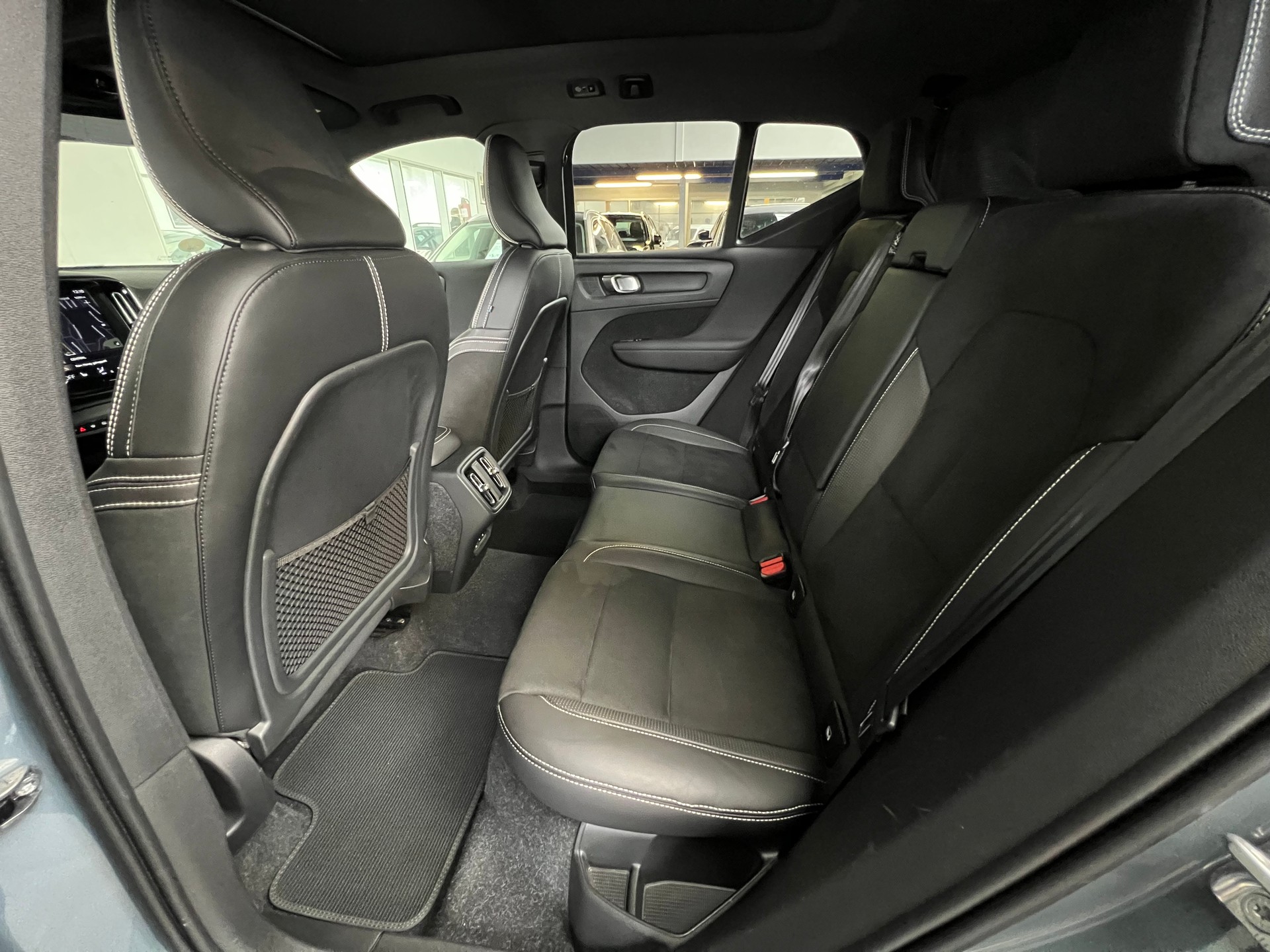 VOLVO XC40 D4 AWD R-Design Geartronic-image-10
