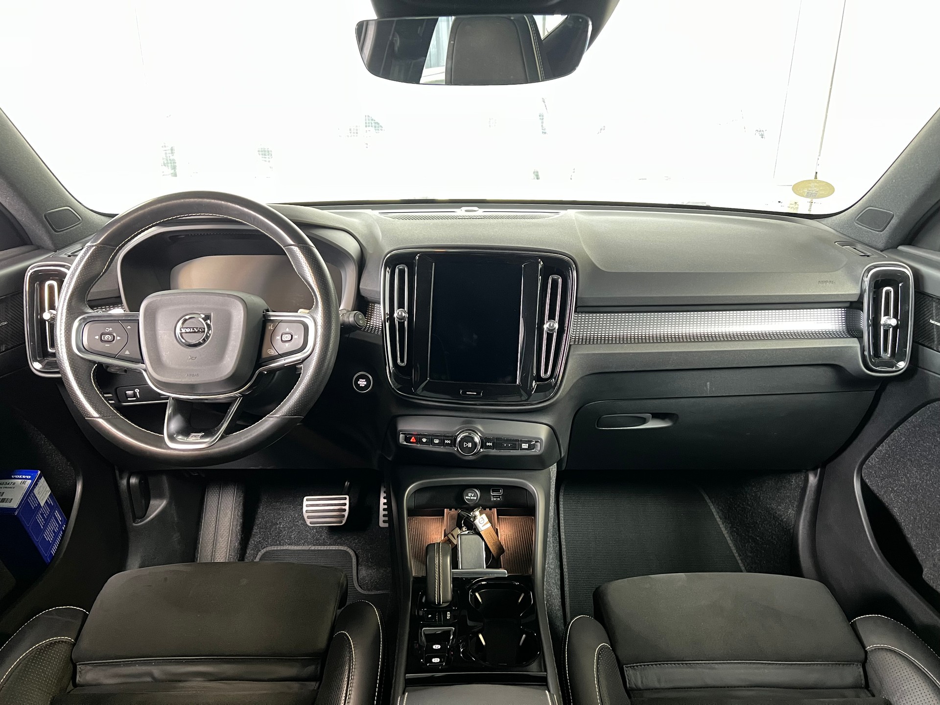 VOLVO XC40 D4 AWD R-Design Geartronic-image-4