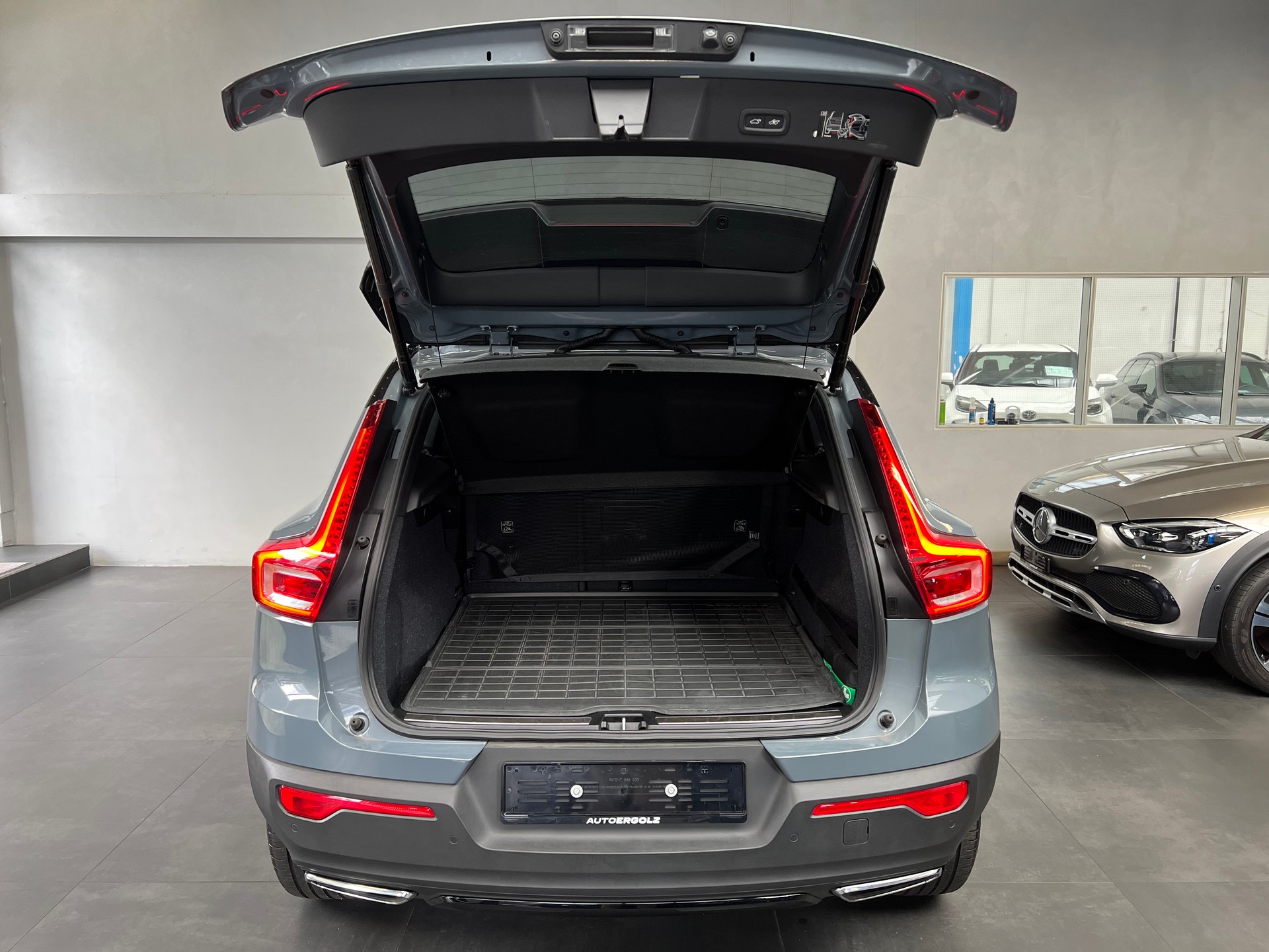 VOLVO XC40 D4 AWD R-Design Geartronic-image-12
