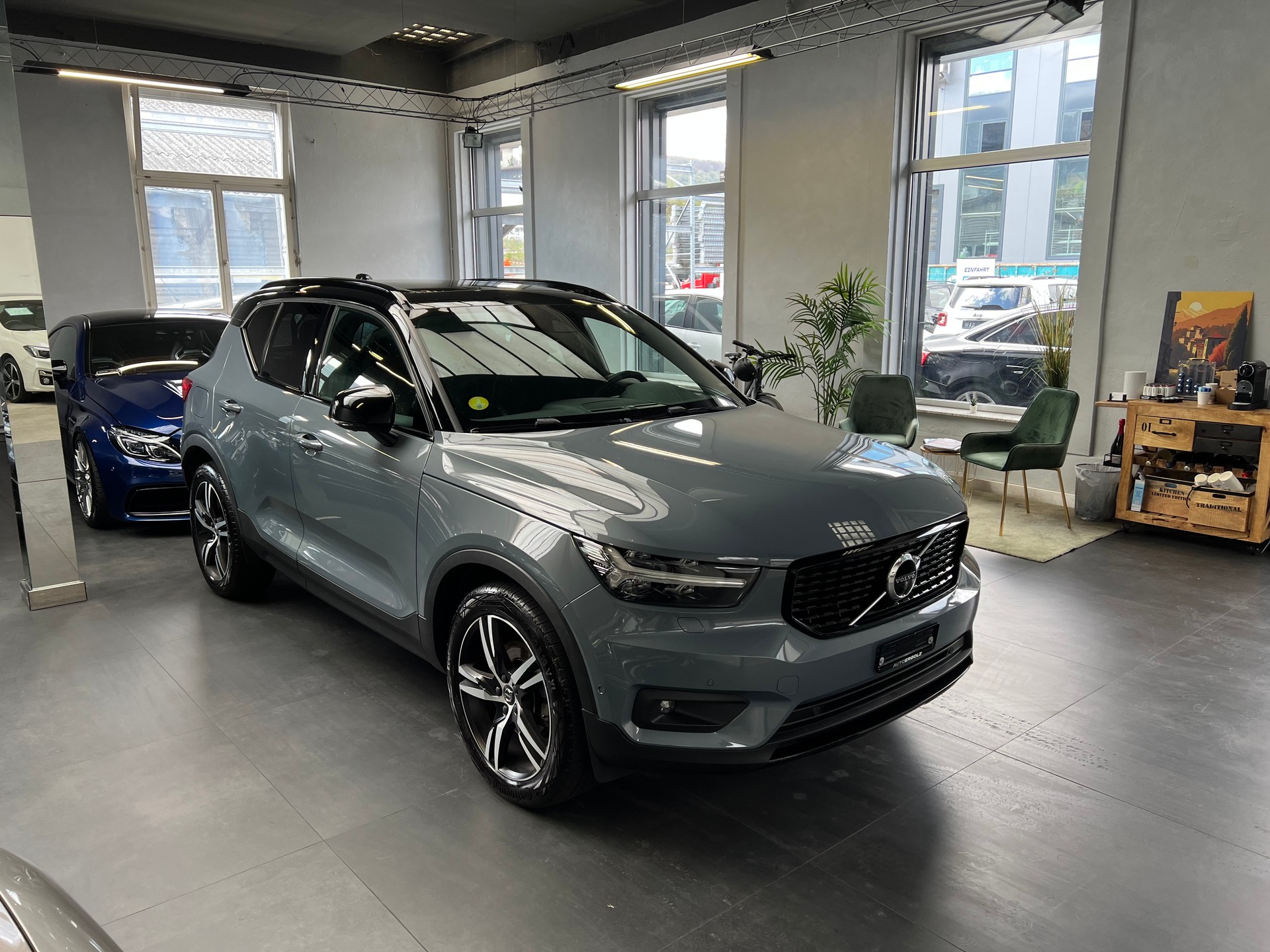 VOLVO XC40 D4 AWD R-Design Geartronic-image-2