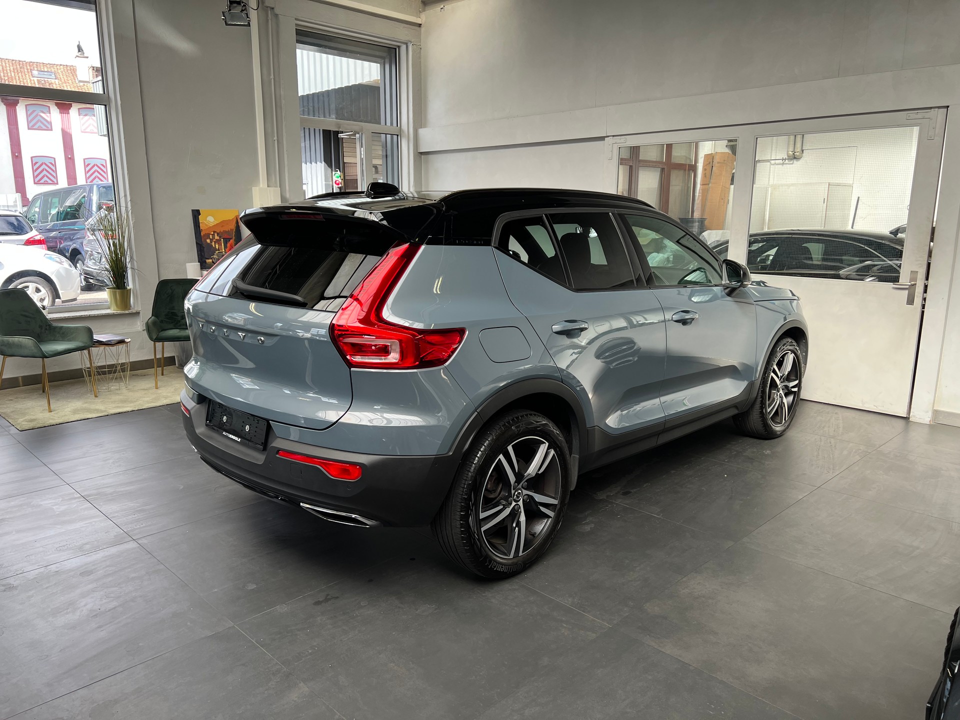 VOLVO XC40 D4 AWD R-Design Geartronic-image-3