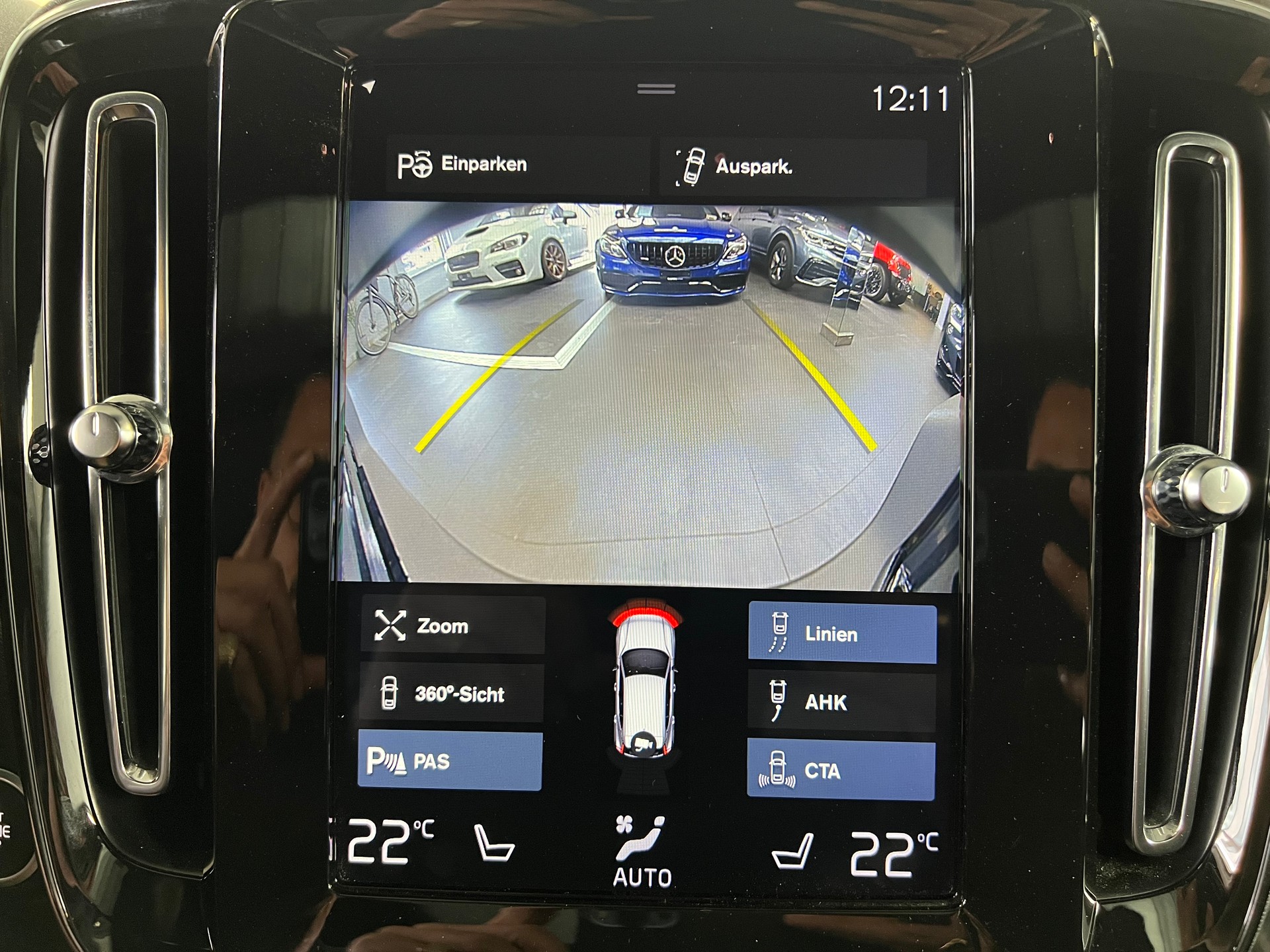 VOLVO XC40 D4 AWD R-Design Geartronic-image-6