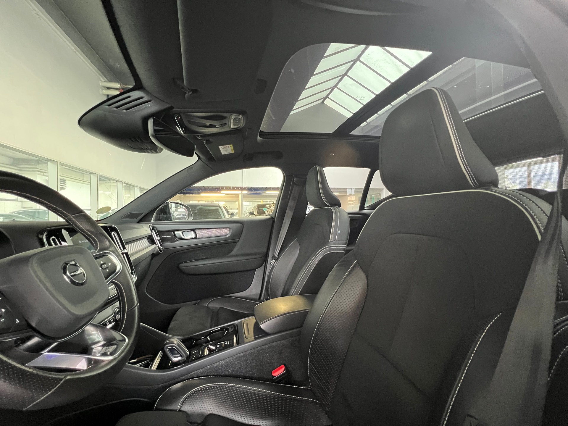 VOLVO XC40 D4 AWD R-Design Geartronic-image-11