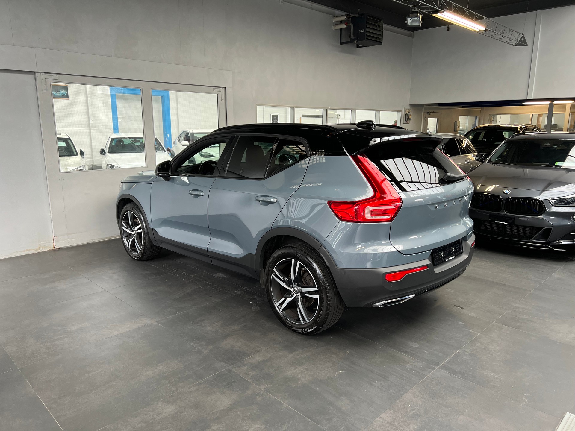 VOLVO XC40 D4 AWD R-Design Geartronic-image-1