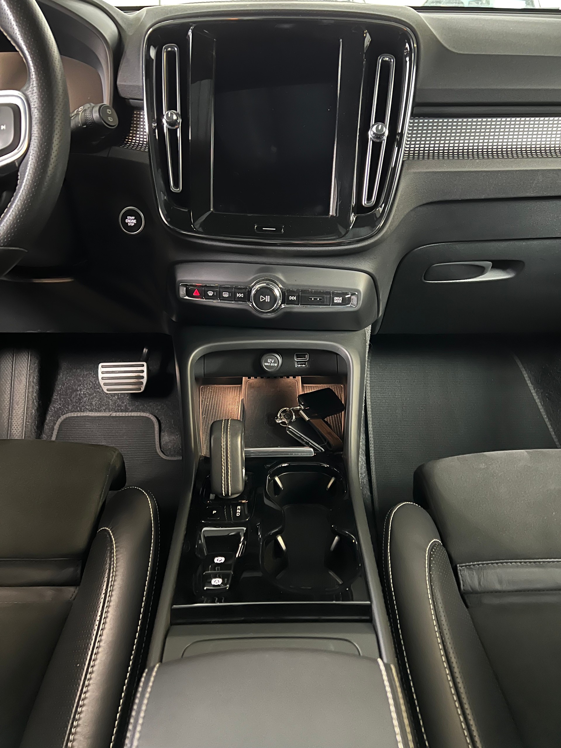VOLVO XC40 D4 AWD R-Design Geartronic-image-5