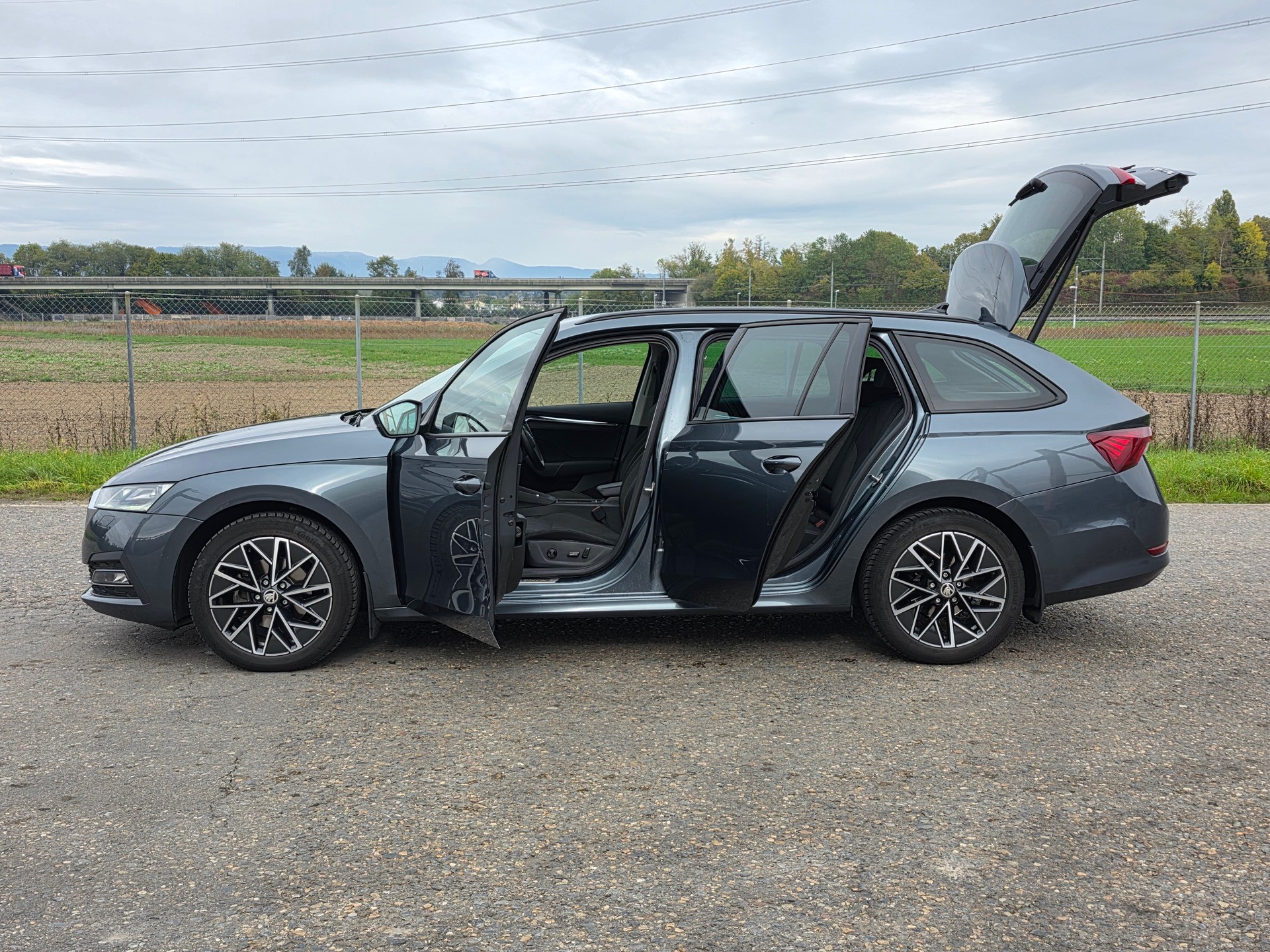 SKODA Octavia Combi 2.0 TDI DSG Style / Neu ab Mfk.-image-3