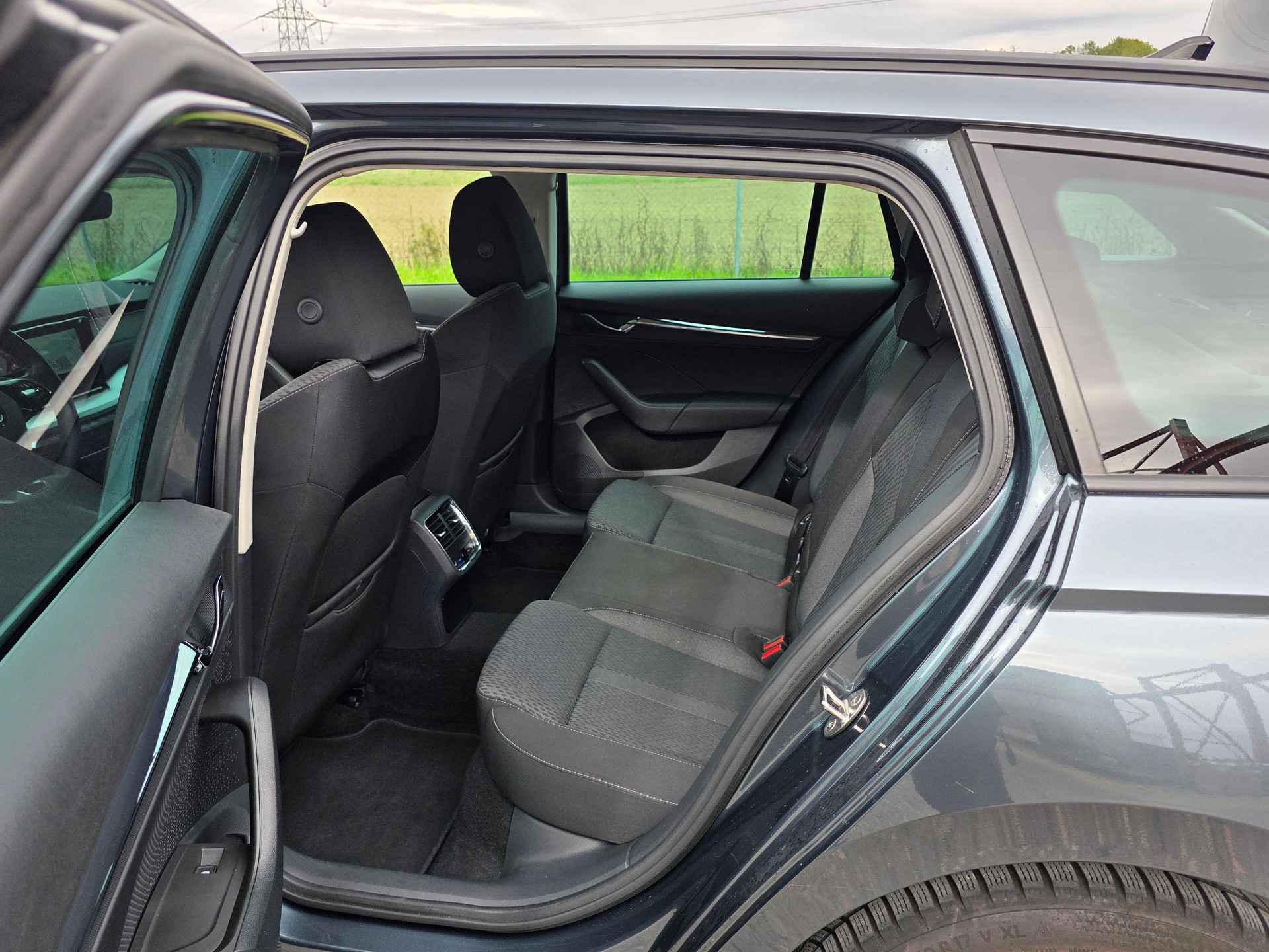 SKODA Octavia Combi 2.0 TDI DSG Style / Neu ab Mfk.-image-9