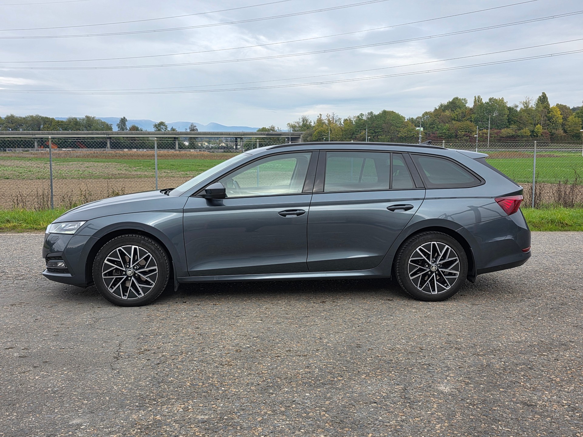SKODA Octavia Combi 2.0 TDI DSG Style / Neu ab Mfk.-image-2