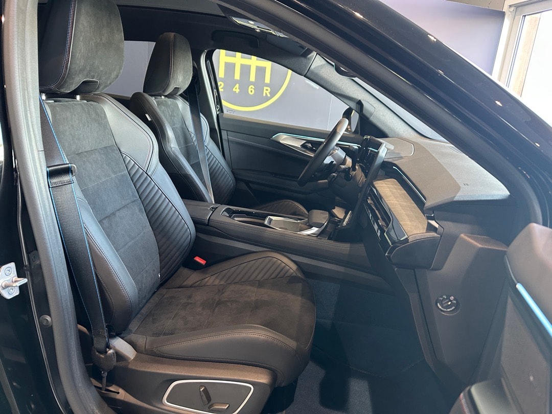 RENAULT Rafale 1.2 E-Tech Plug-in Hybrid 300 4x4 Atelier Alpine-image-13