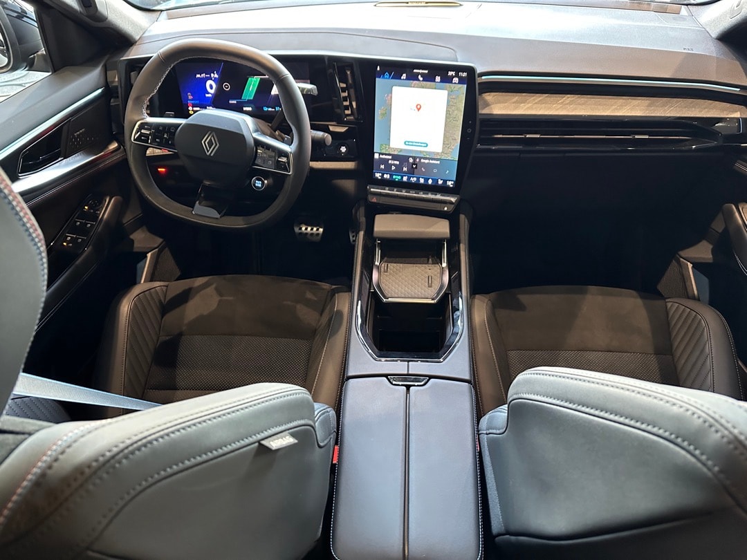 RENAULT Rafale 1.2 E-Tech Plug-in Hybrid 300 4x4 Atelier Alpine-image-9