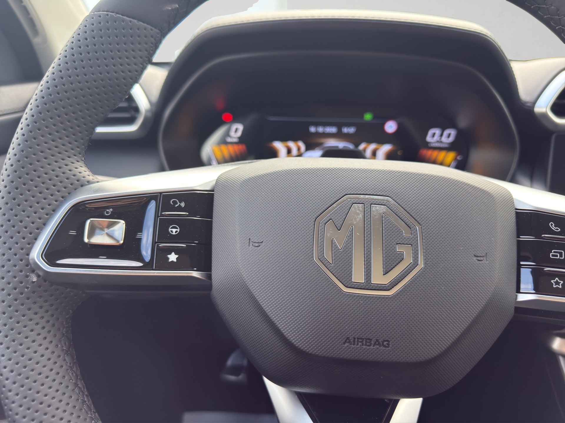 MG ZS 1.5 HEV Luxury MG ZS 1.5 Hybrid+ Sunroof-image-17