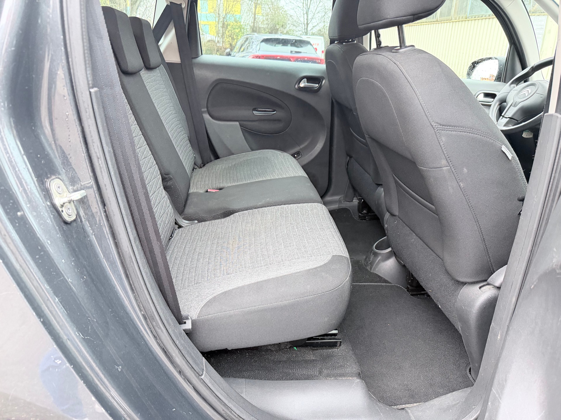 CITROEN C3 Picasso 1.2 Pure Tech Feel Edition-image-8